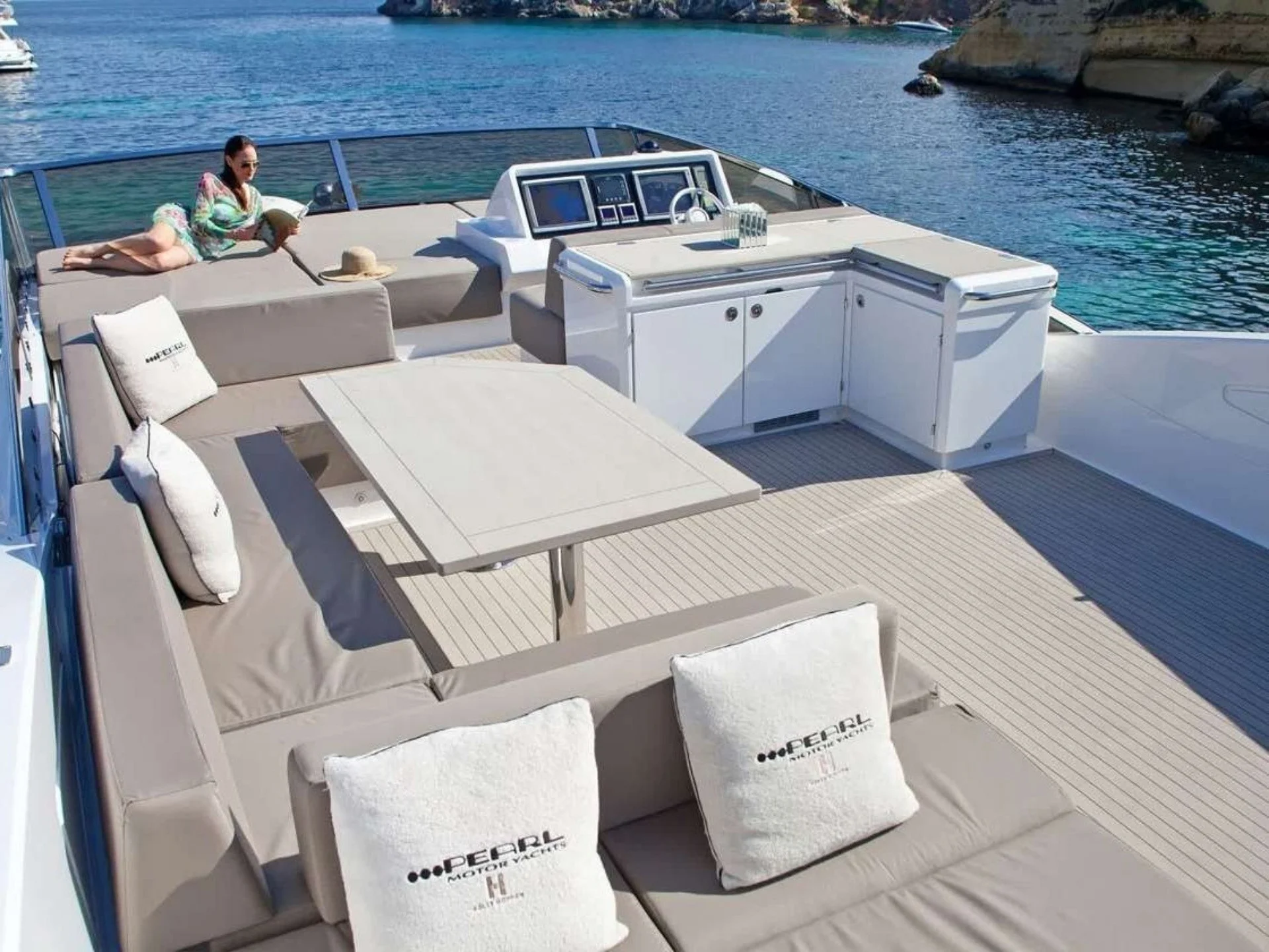 2013 Pearl 75 Yacht - Photo 10