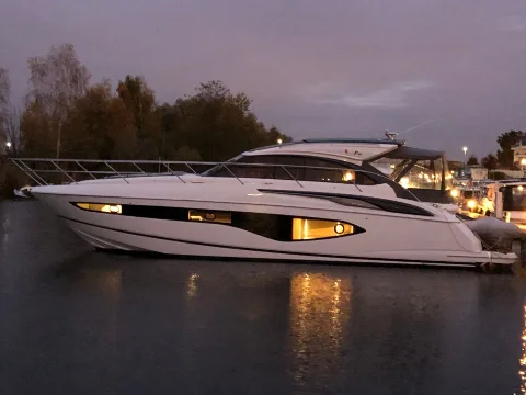 2018 Princess V50 Yacht