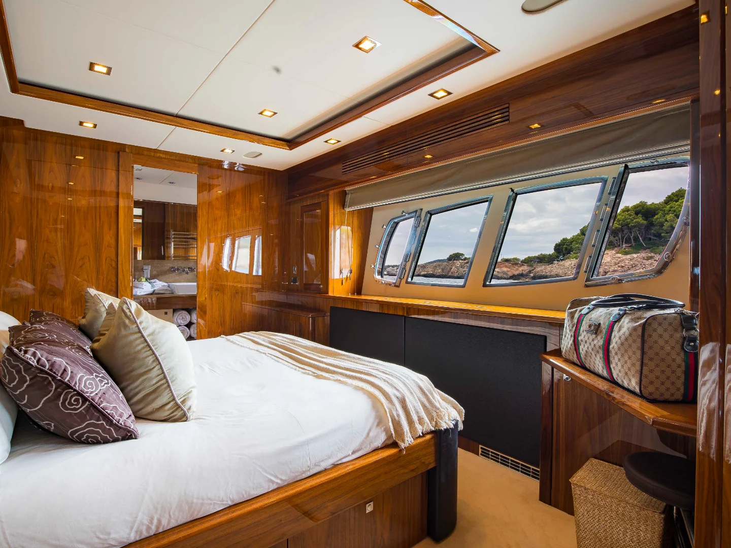 Sunseeker 30 Meter Yacht 2011 for Sale - Photo 22