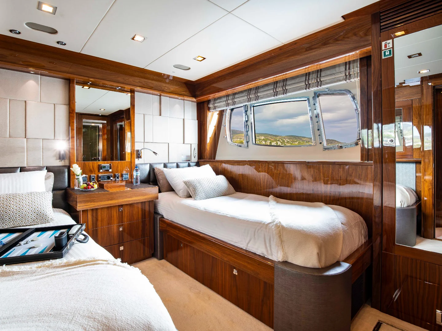 Sunseeker 30 Meter Yacht 2011 for Sale - Photo 25