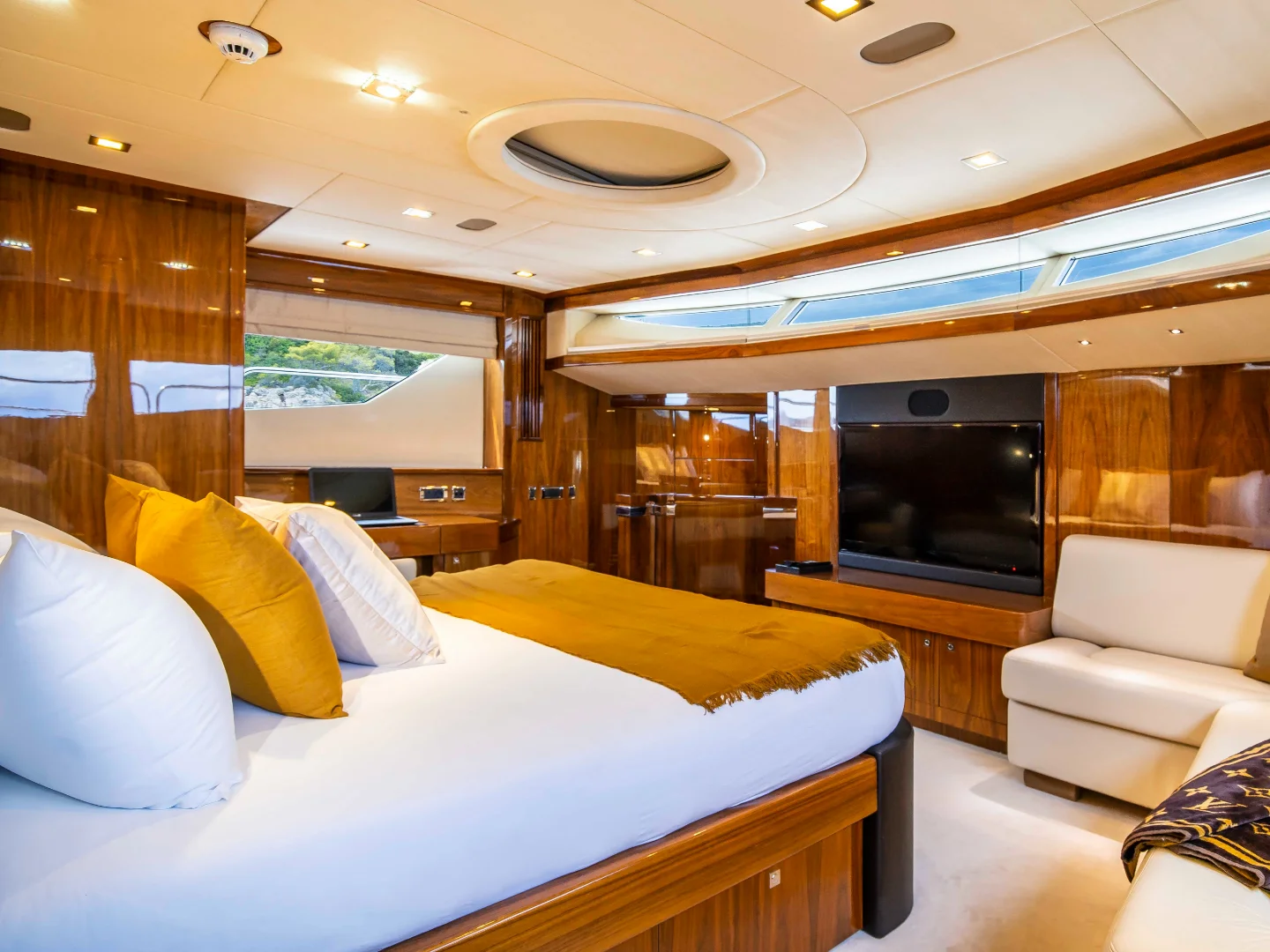 Sunseeker 30 Meter Yacht 2011 for Sale - Photo 23