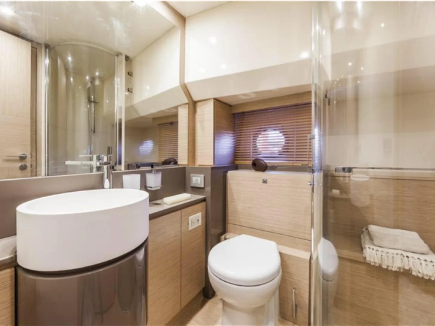2015 Ferretti 750 Yacht For Sale - Photo 14