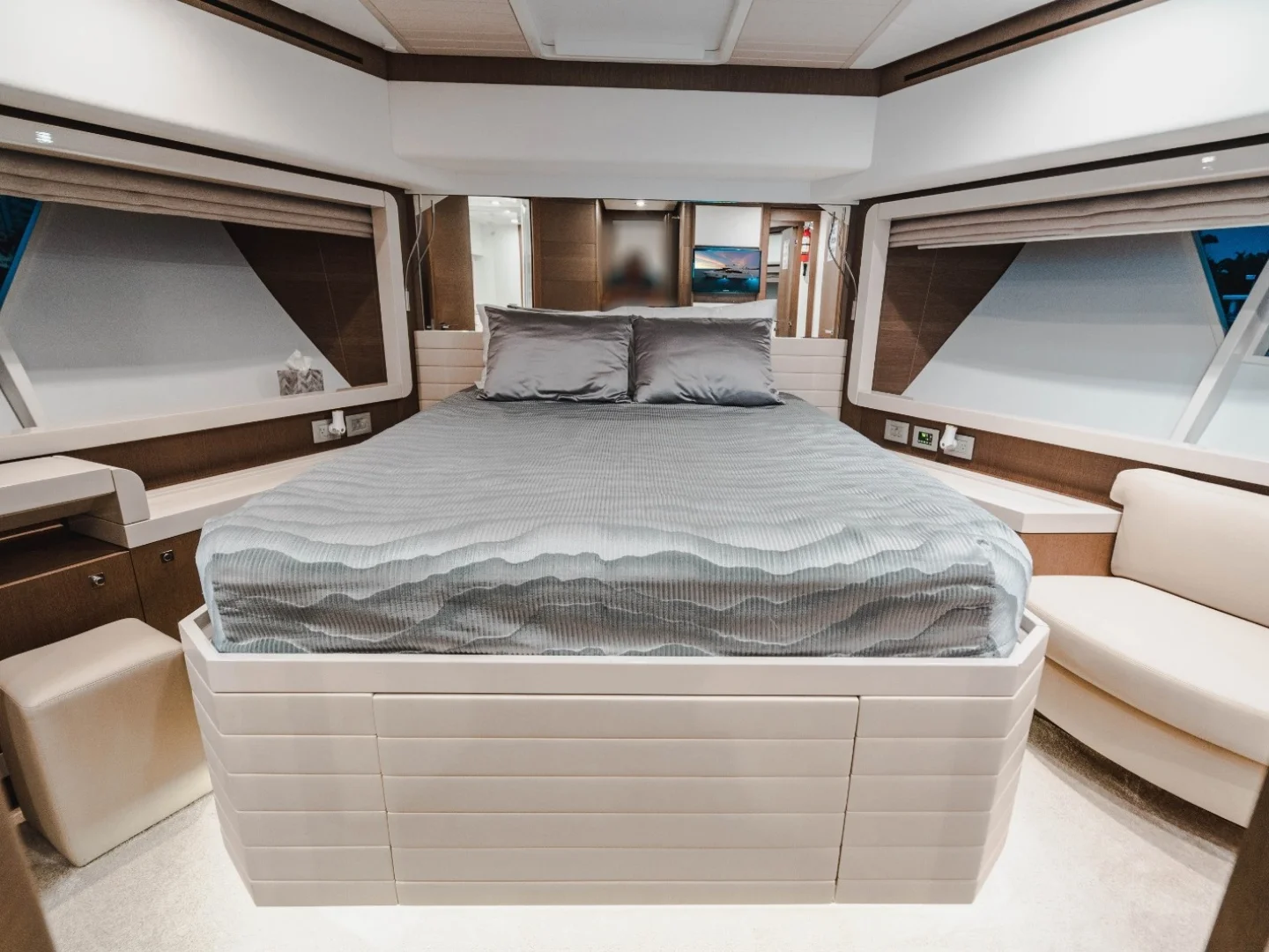 TOP SHELF | Ferretti 87 - Photo 35