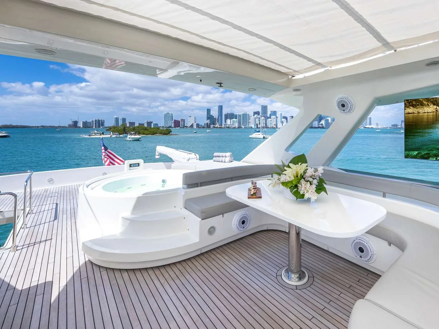 TOP SHELF | Ferretti 87 - Photo 19