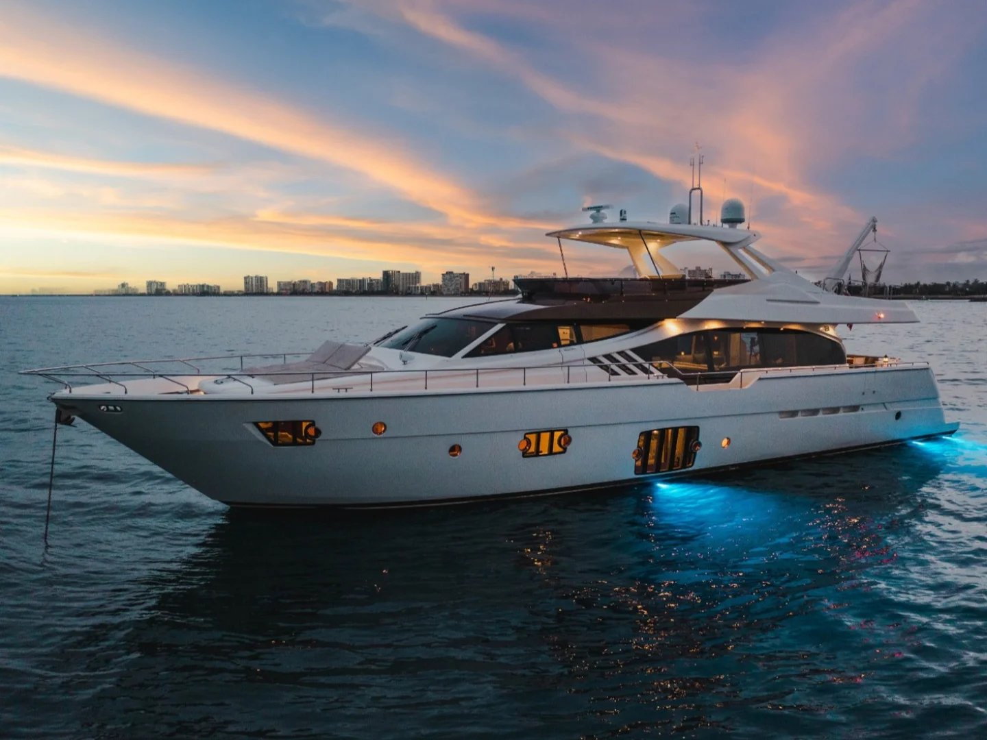 TOP SHELF | Ferretti 87 - Photo 11