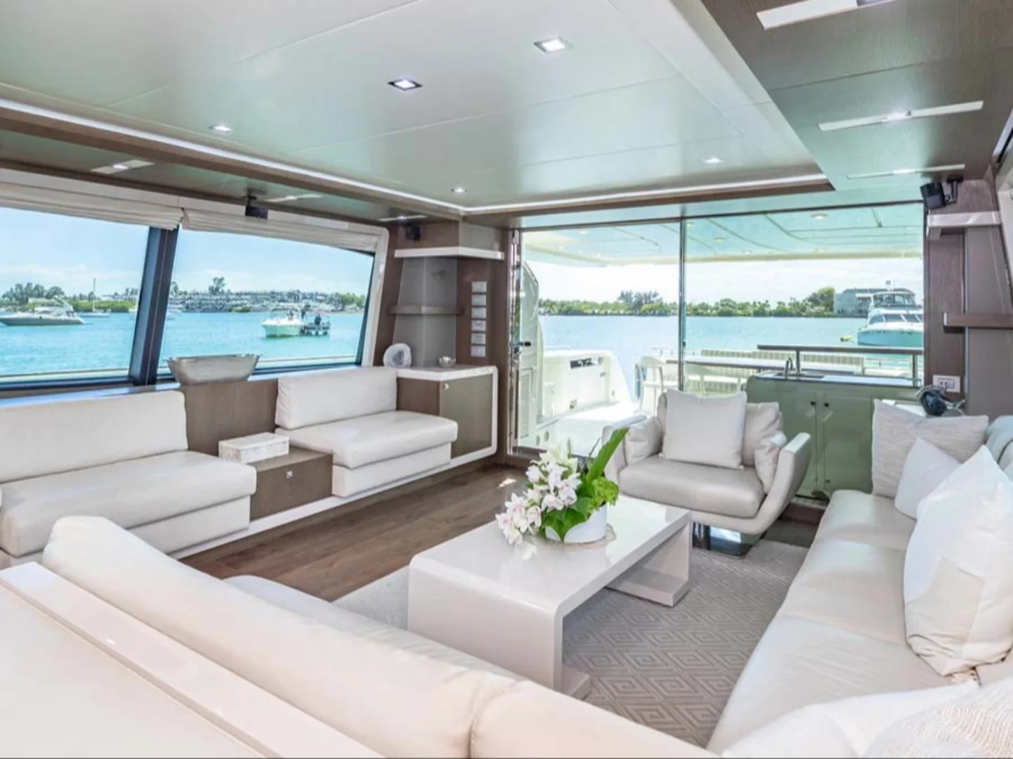 TOP SHELF | Ferretti 87 - Photo 42
