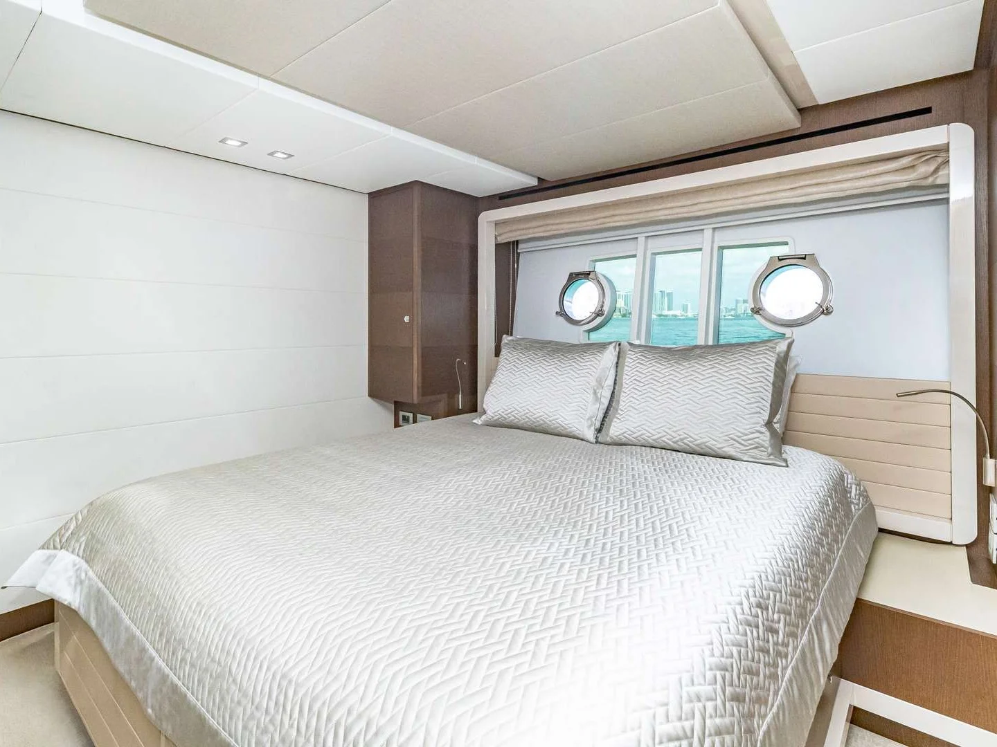 TOP SHELF | Ferretti 87 - Photo 48