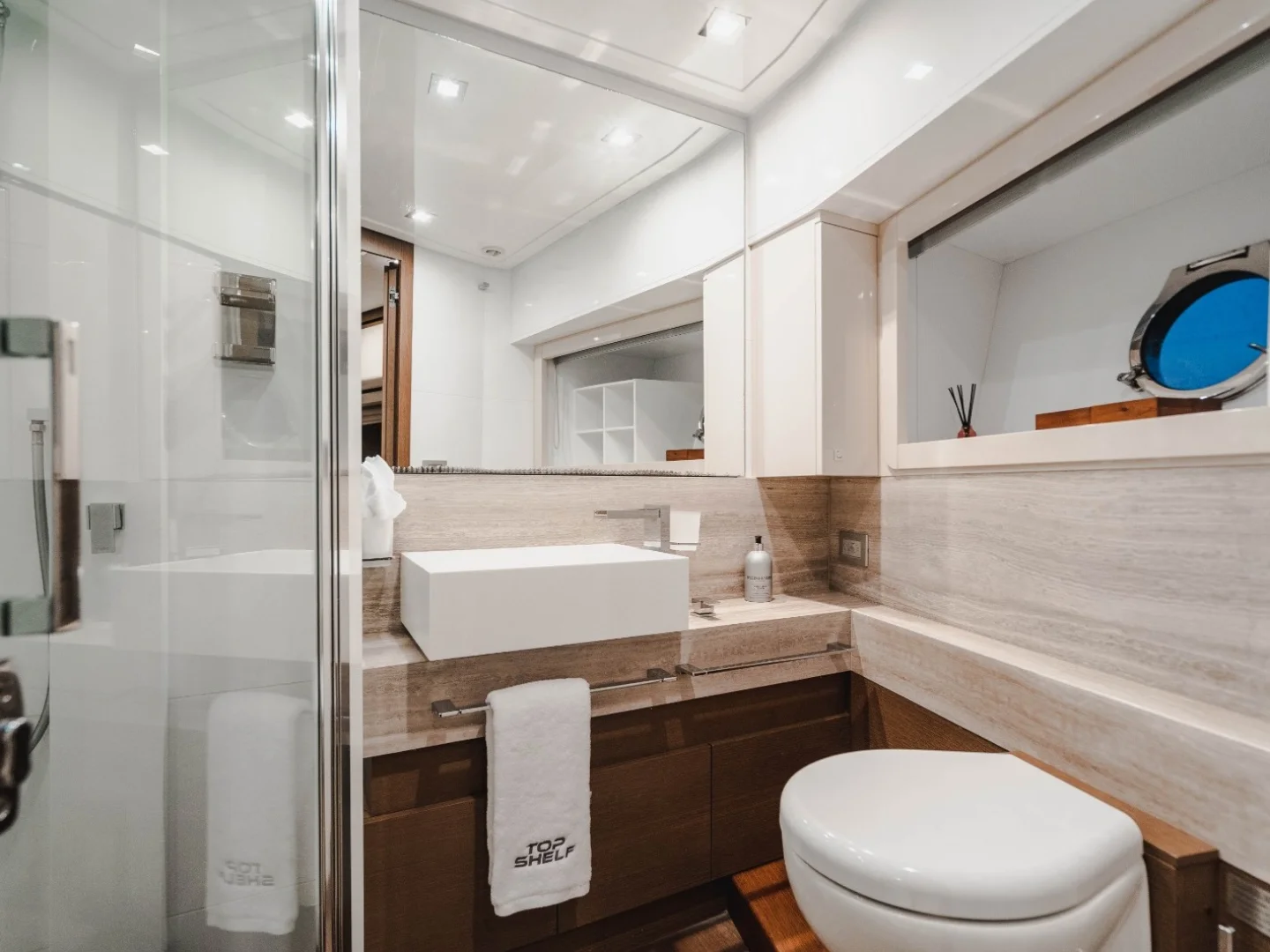 TOP SHELF | Ferretti 87 - Photo 36