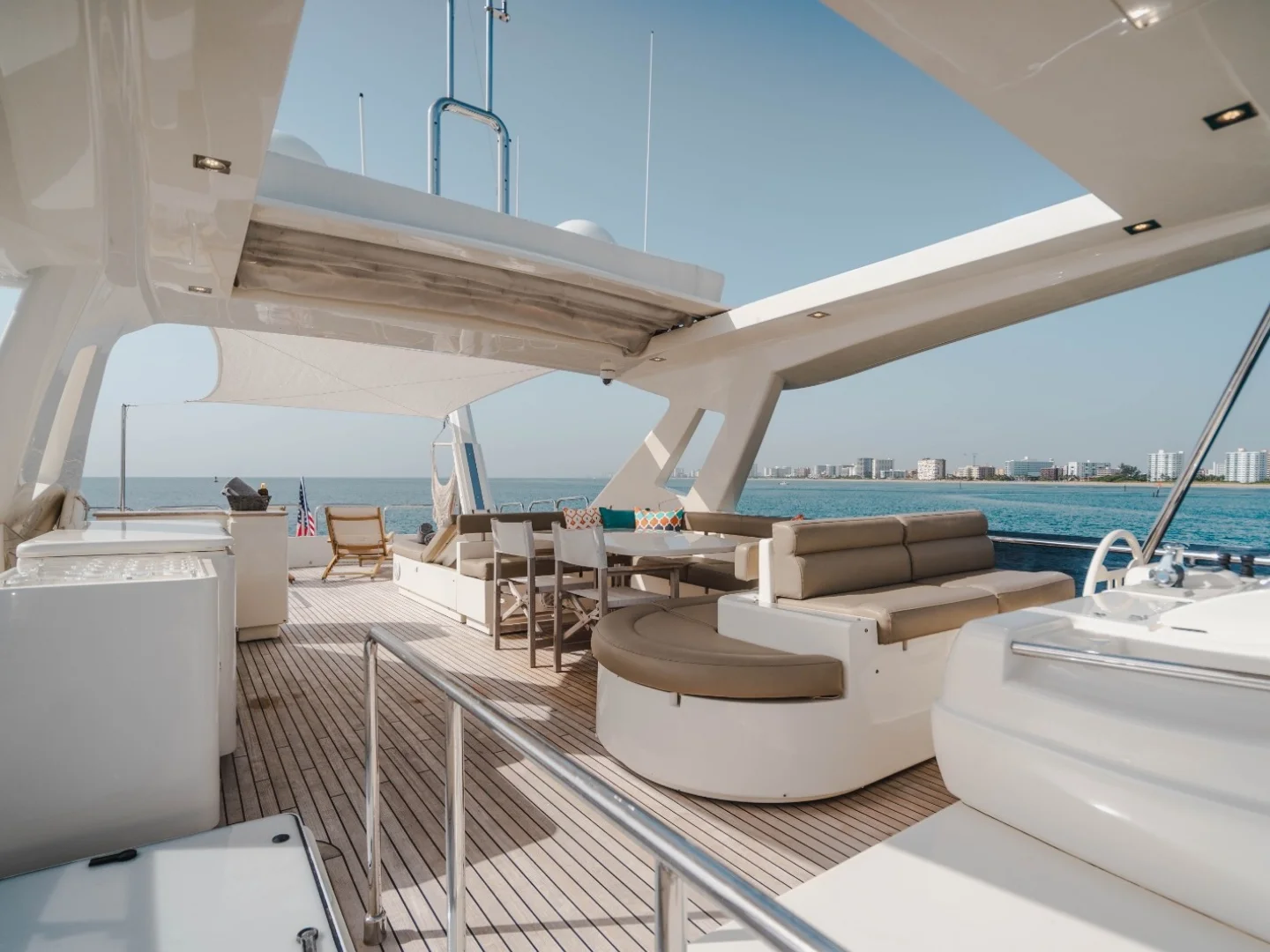 TOP SHELF | Ferretti 87 - Photo 18