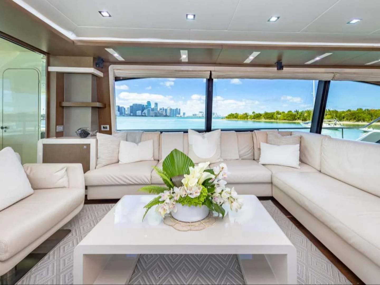 TOP SHELF | Ferretti 87 - Photo 44