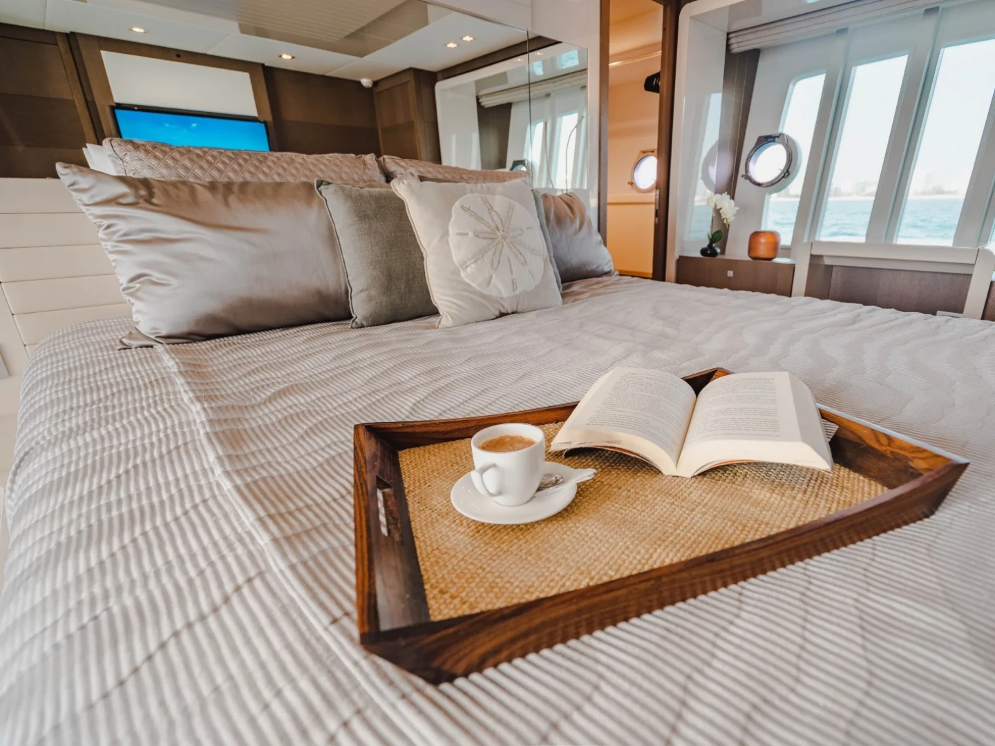 TOP SHELF | Ferretti 87 - Photo 33