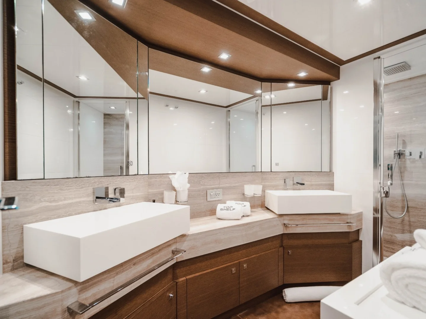 TOP SHELF | Ferretti 87 - Photo 34