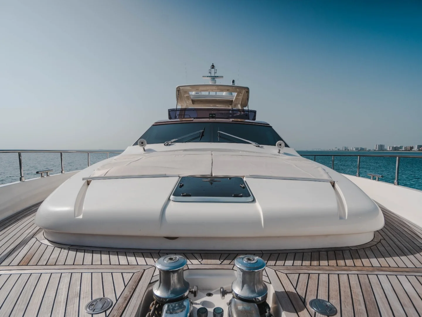 TOP SHELF | Ferretti 87 - Photo 13