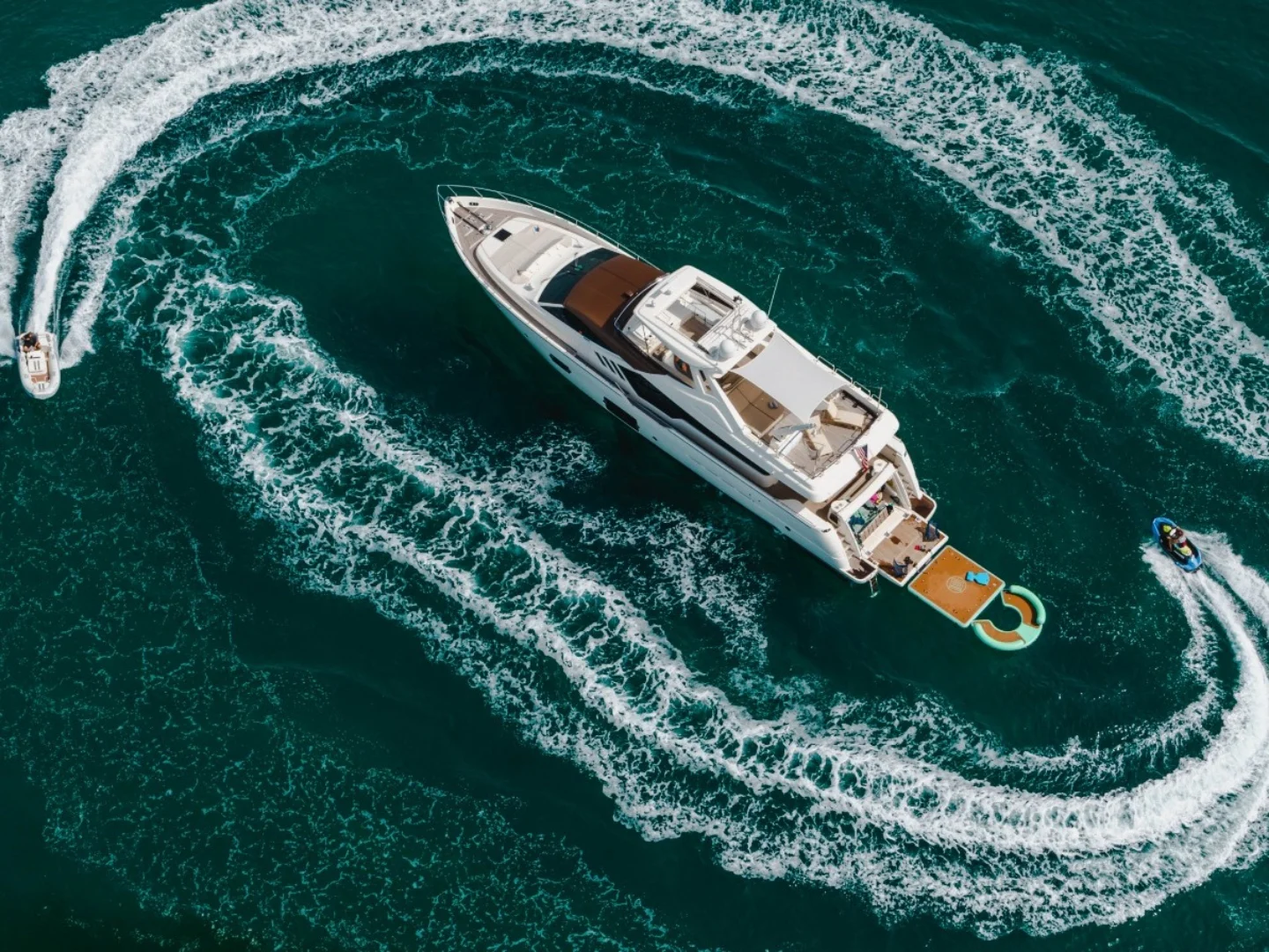 TOP SHELF | Ferretti 87 - Photo 10
