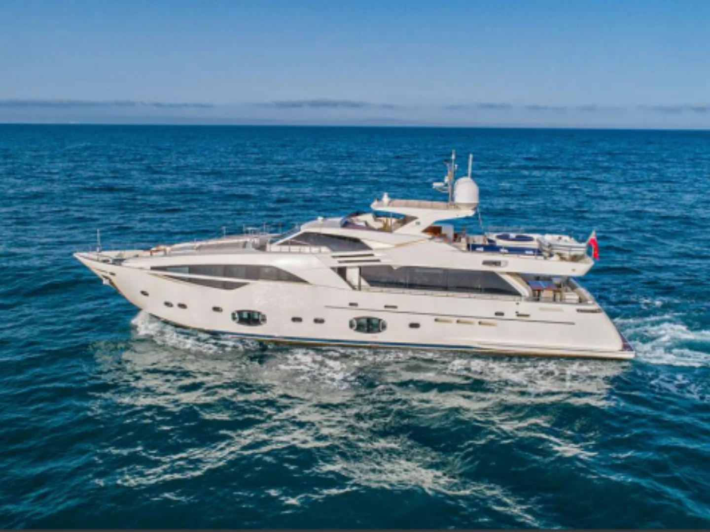 NIKO III | Ferretti Custom Line 100 - Photo 3