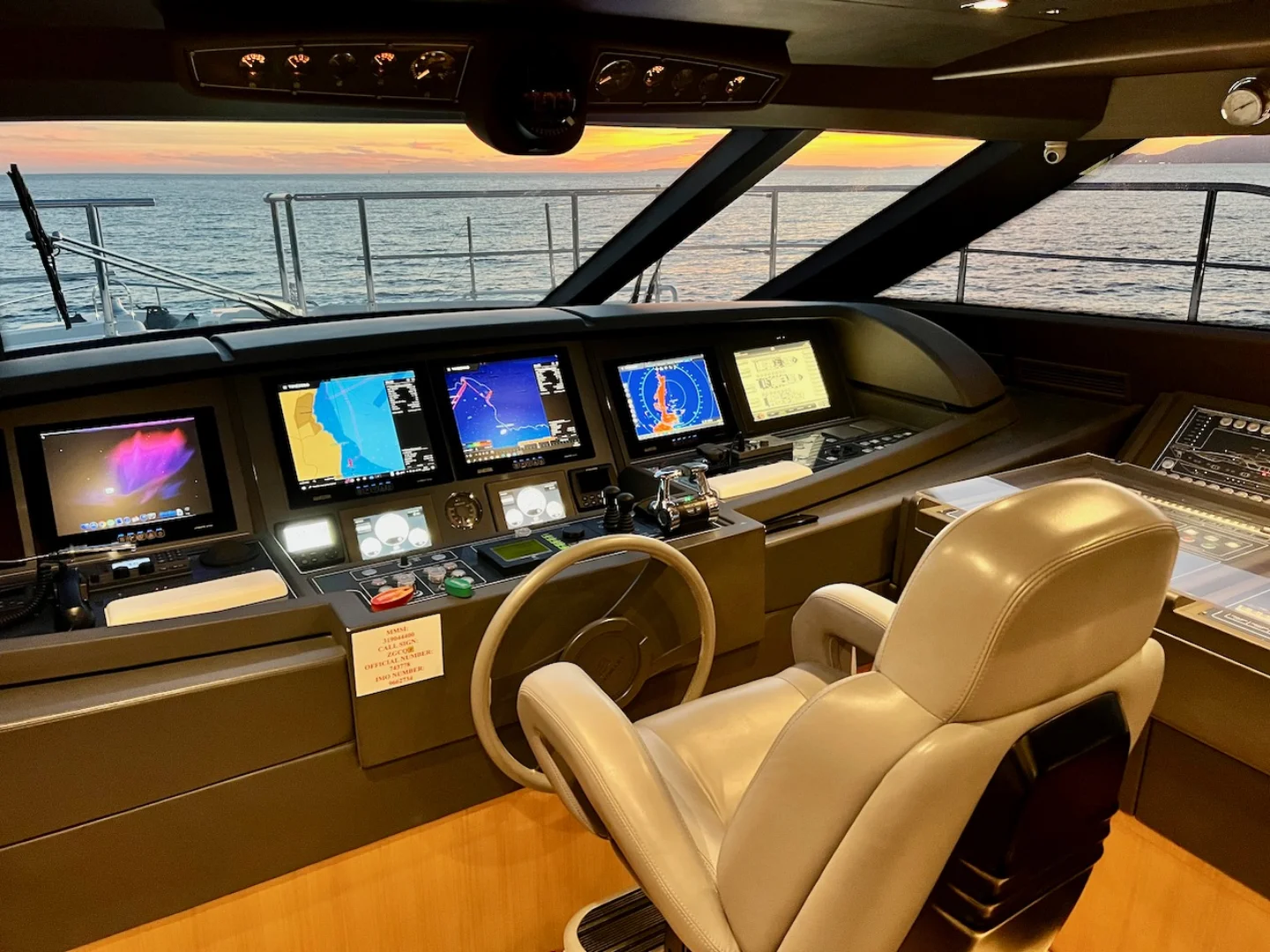 NIKO III | Ferretti Custom Line 100 - Photo 55