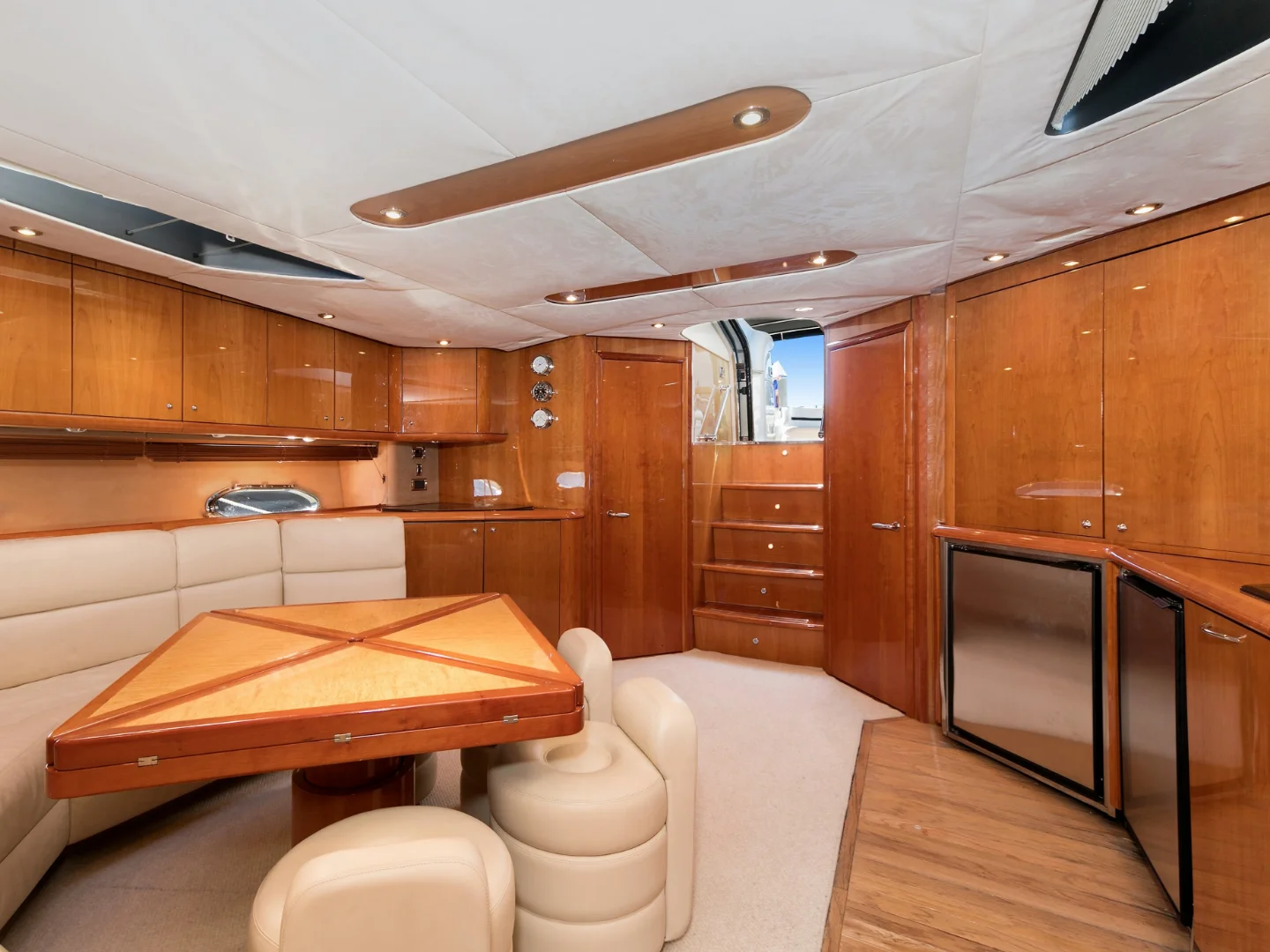 TALAN | Sunseeker Predator 68 - Photo 10