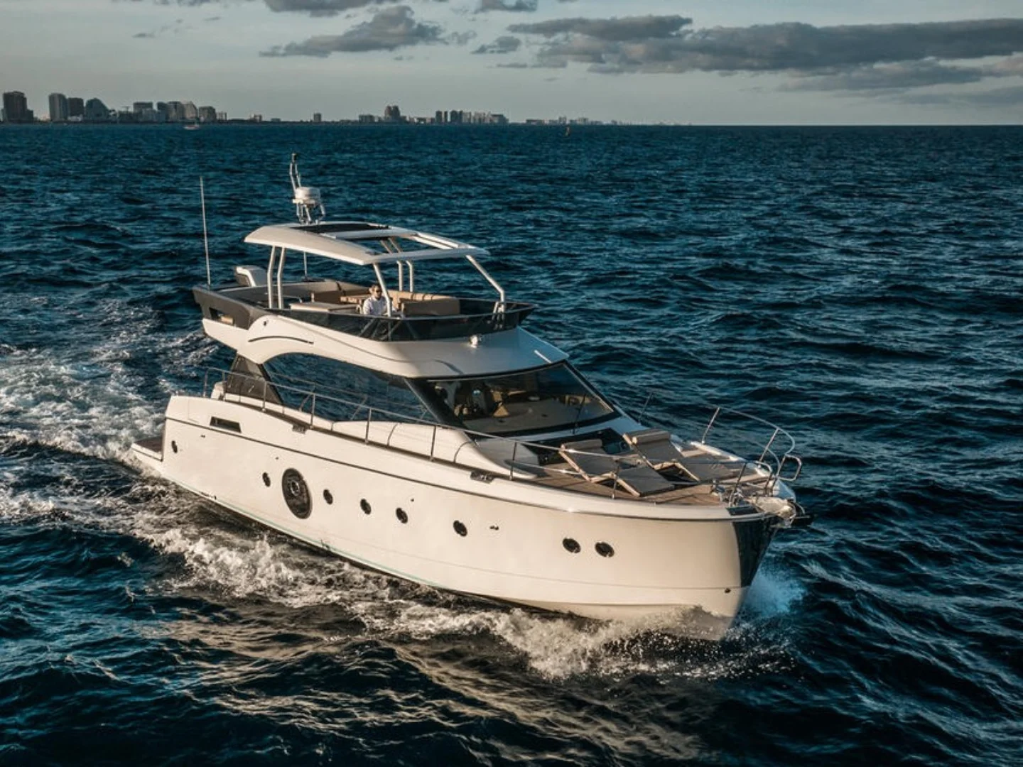 Beneteau Monte Carlo 6 - Photo 2