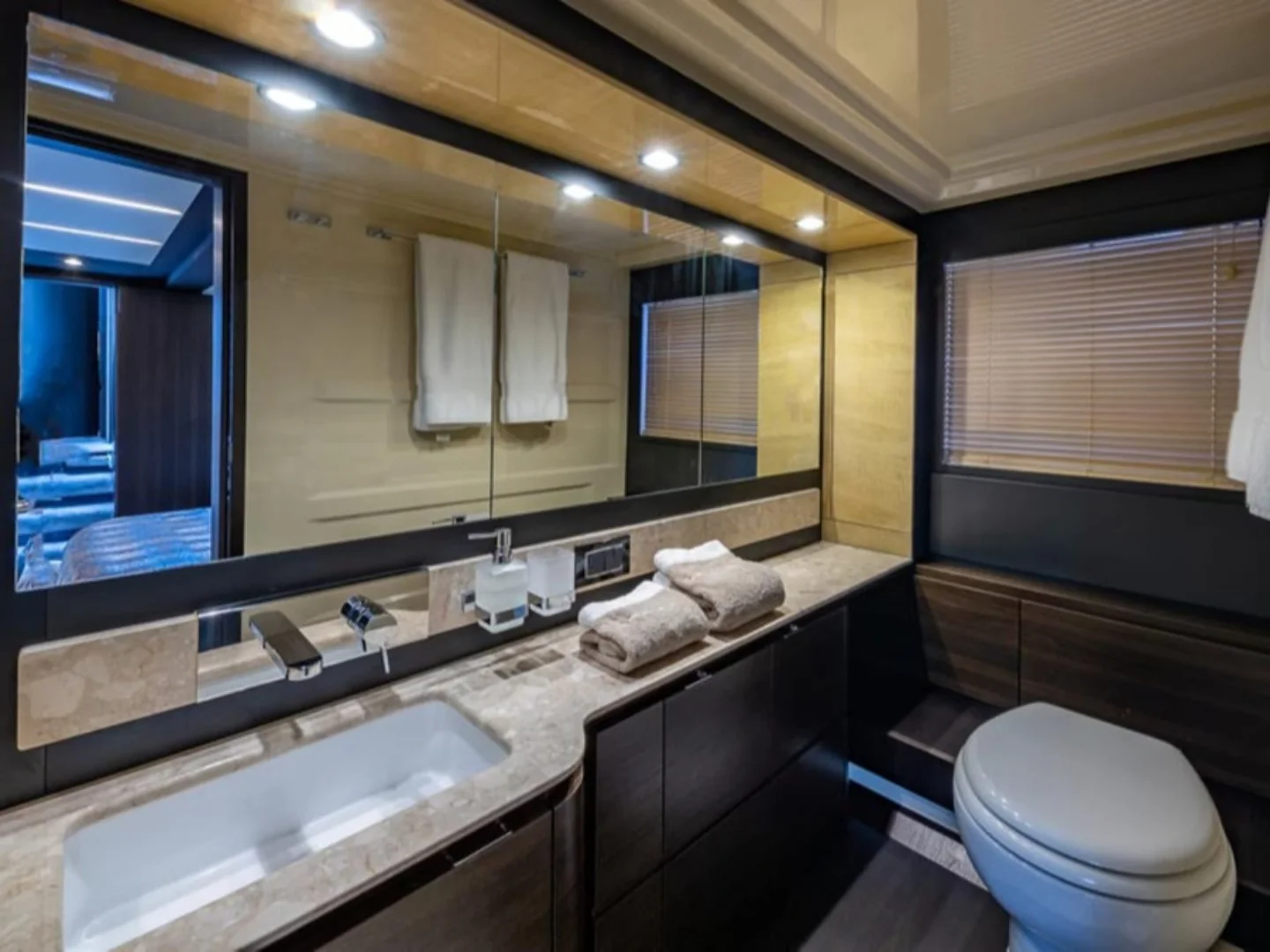 LE GRAND BLEU | Azimut 66 Fly - Photo 23