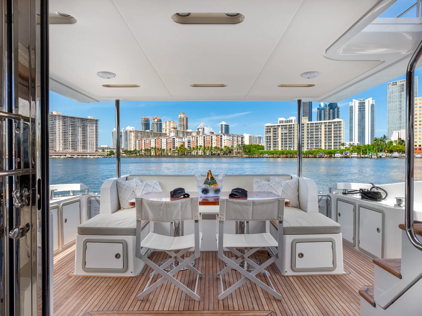 LE GRAND BLEU | Azimut 66 Fly - Photo 40