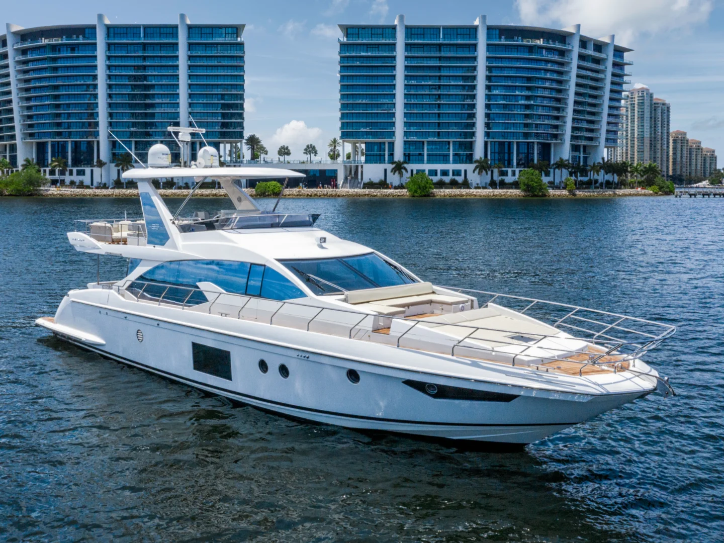 LE GRAND BLEU | Azimut 66 Fly