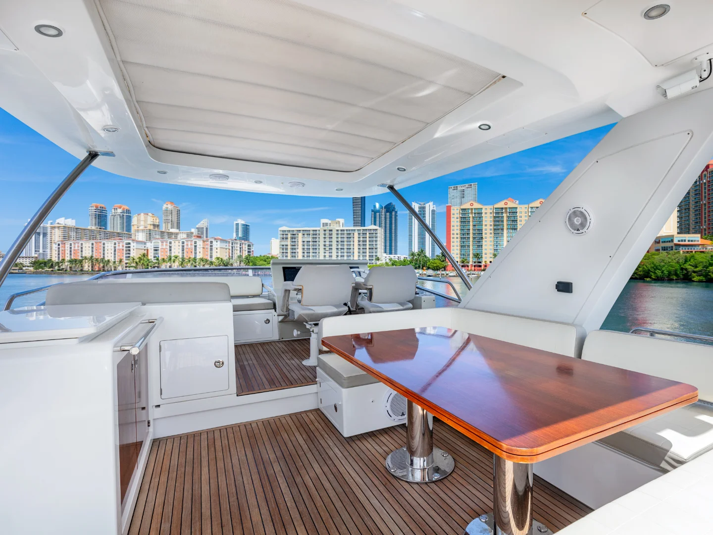 LE GRAND BLEU | Azimut 66 Fly - Photo 35