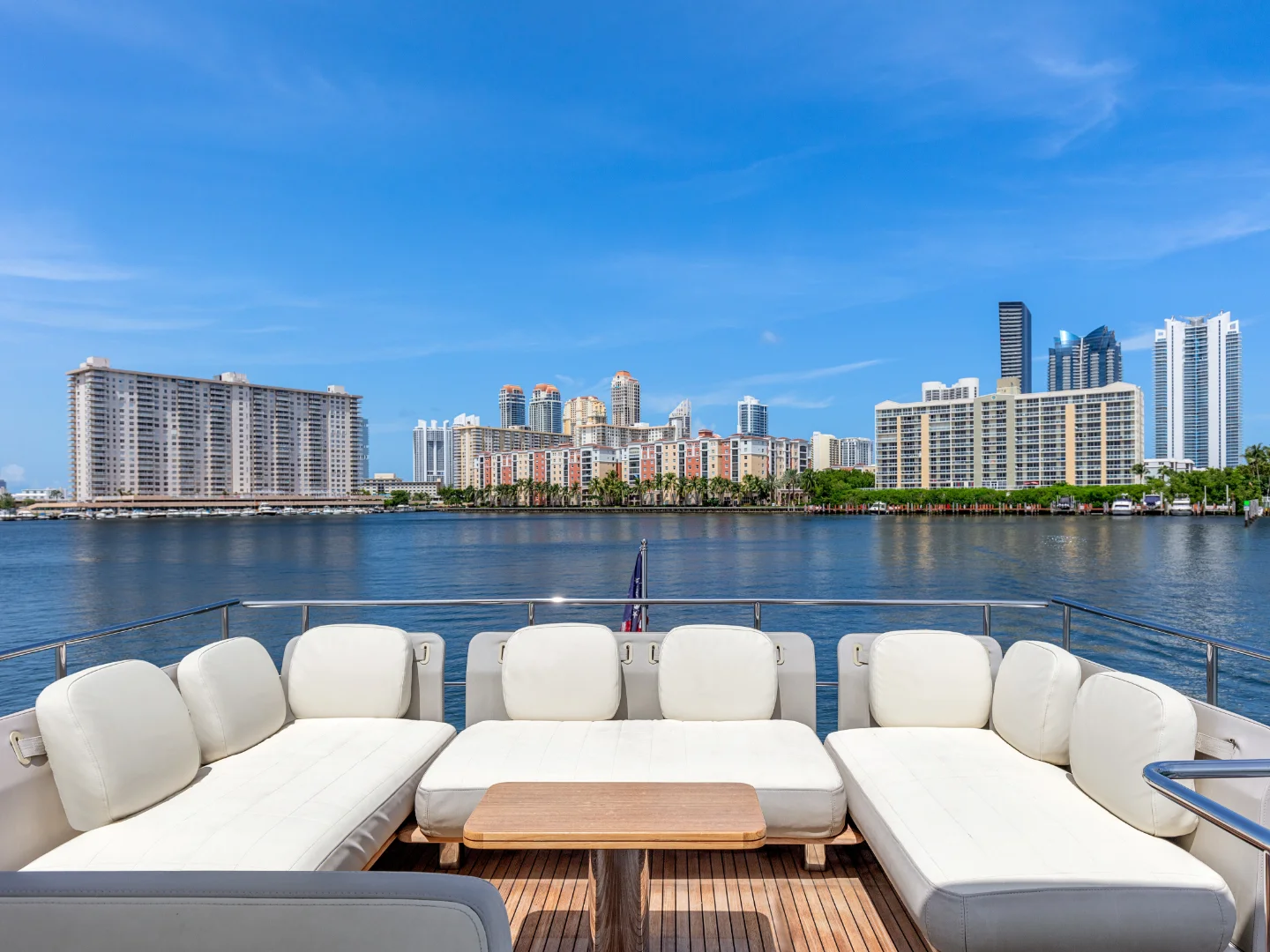 LE GRAND BLEU | Azimut 66 Fly - Photo 48