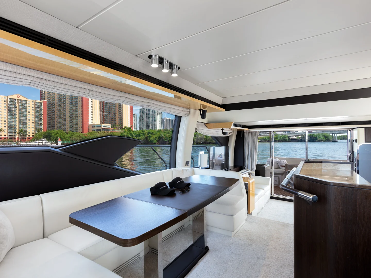 LE GRAND BLEU | Azimut 66 Fly - Photo 28