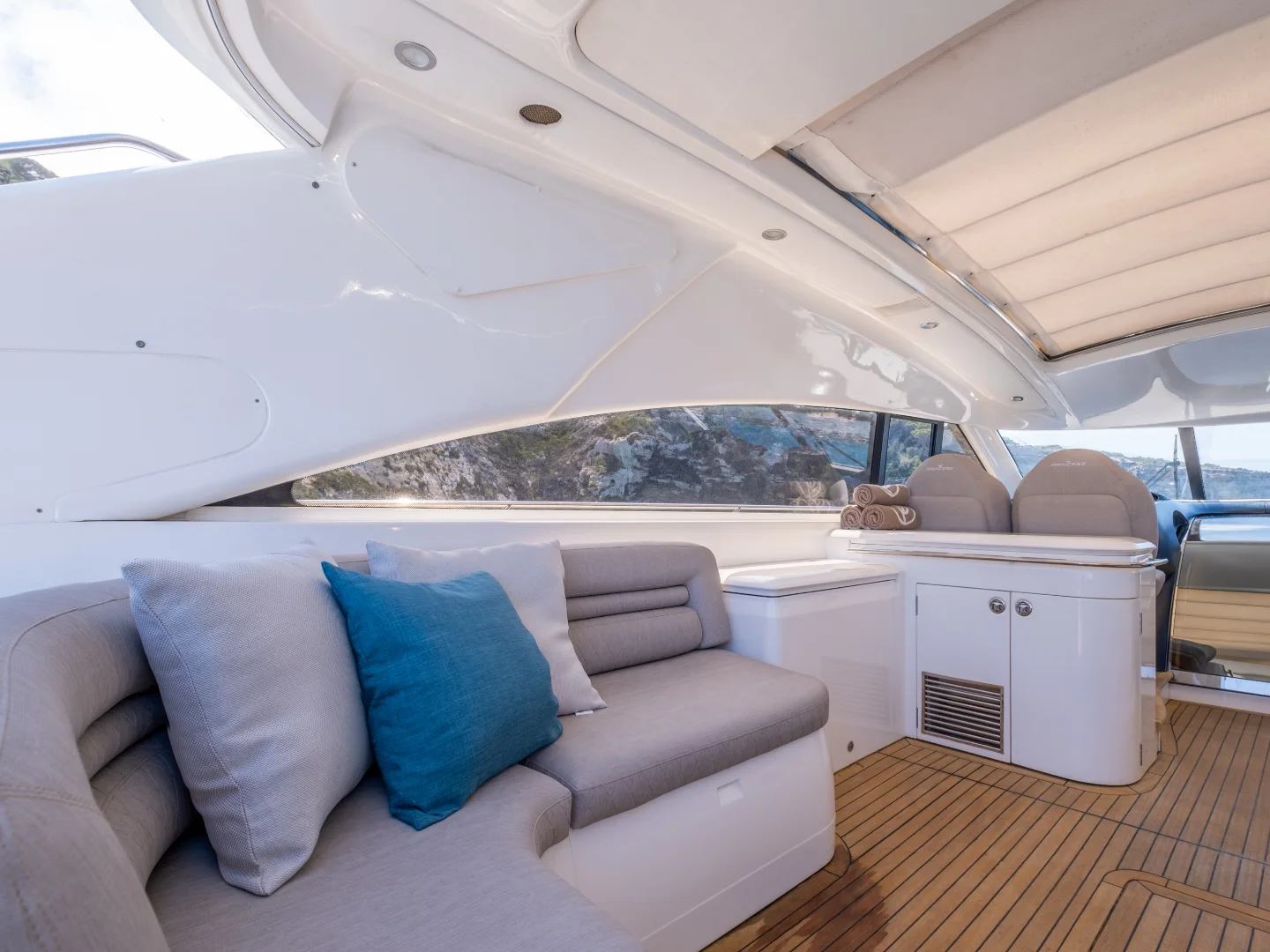 FREEDOM | Princess V65 - Photo 17