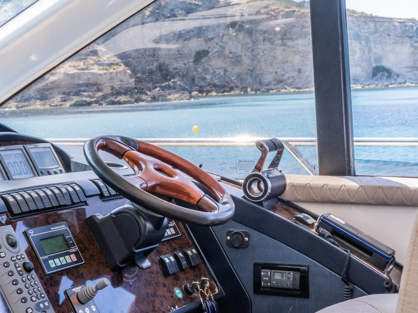 FREEDOM | Princess V65 - Photo 21