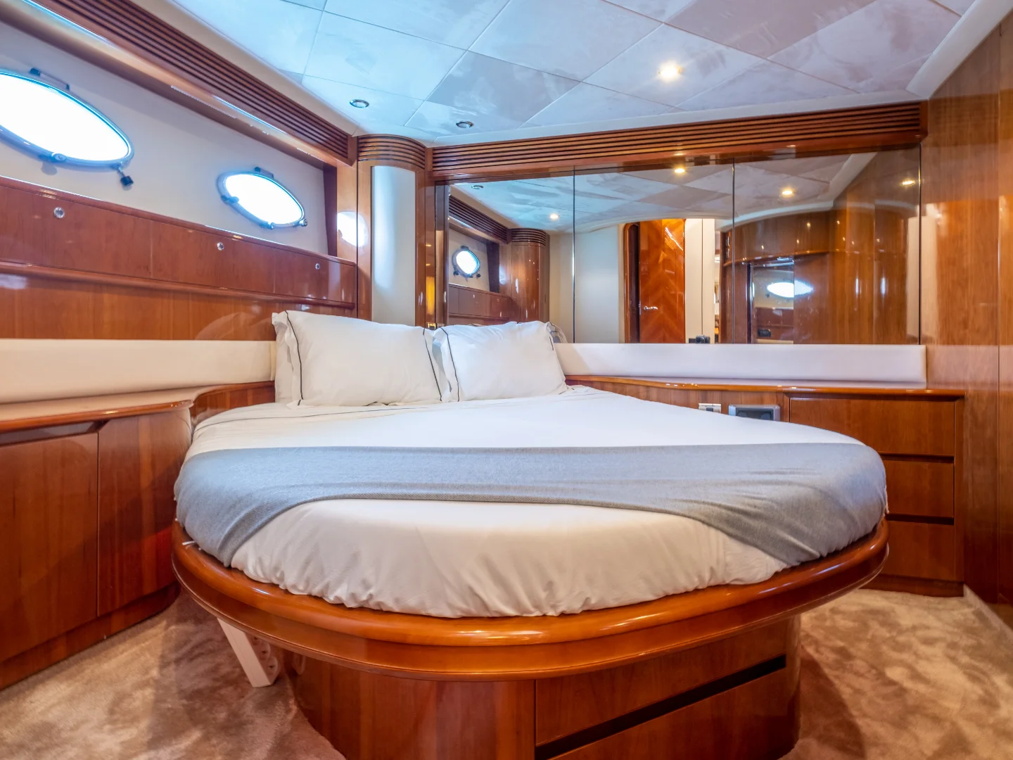 FREEDOM | Princess V65 - Photo 28