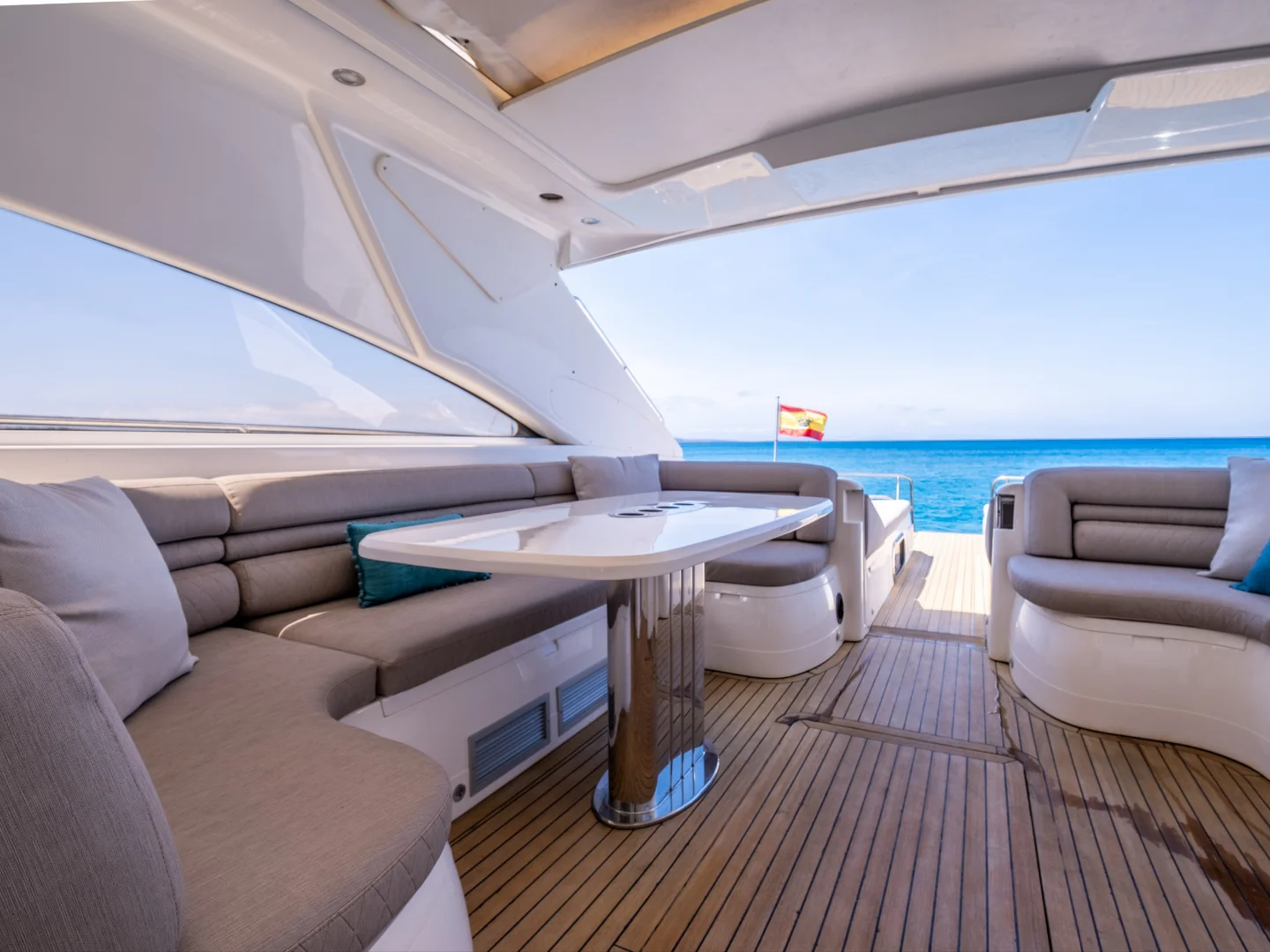 FREEDOM | Princess V65 - Photo 16
