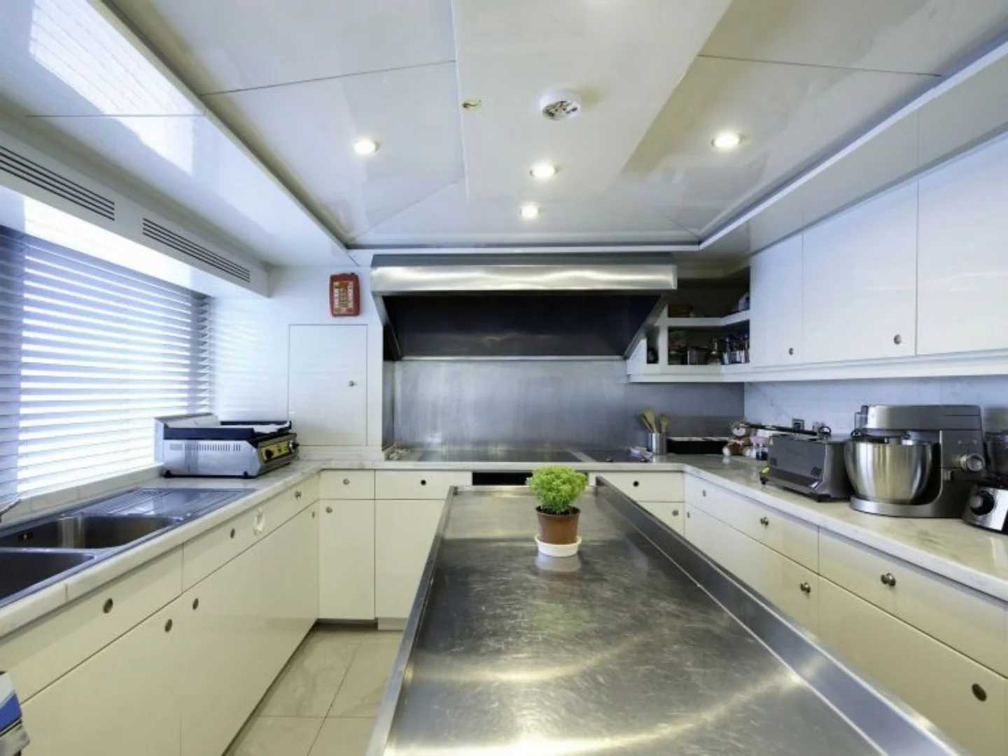 VETRO | Lurssen 164  - Photo 10