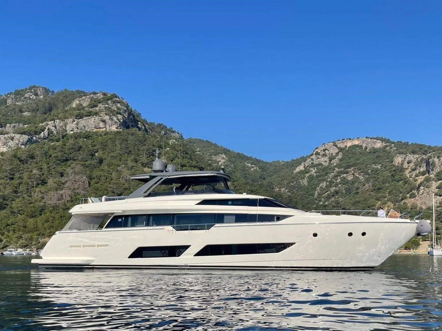 SHERO | Ferretti 850 