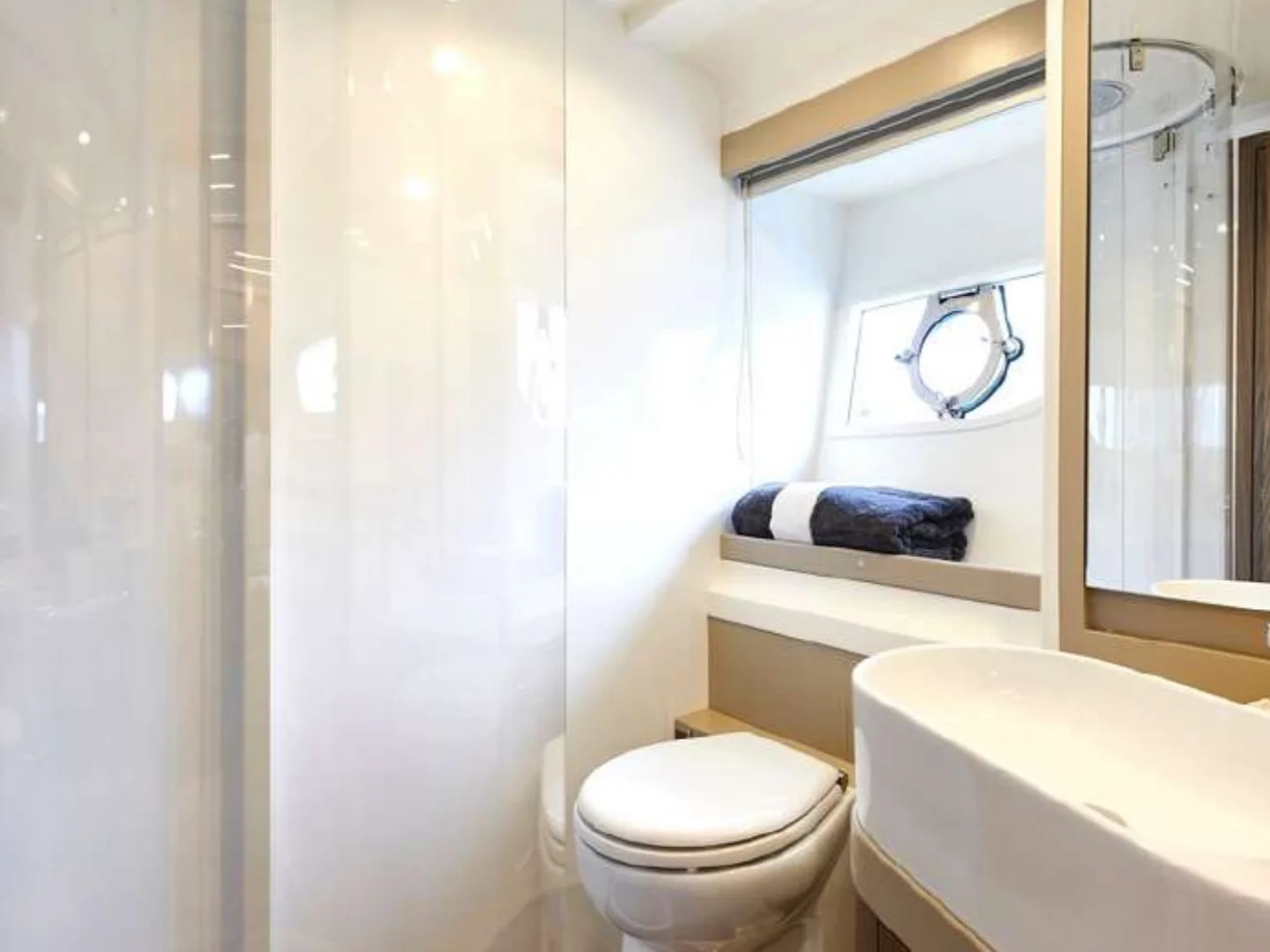 EL PETAS | Ferretti 550  - Photo 18