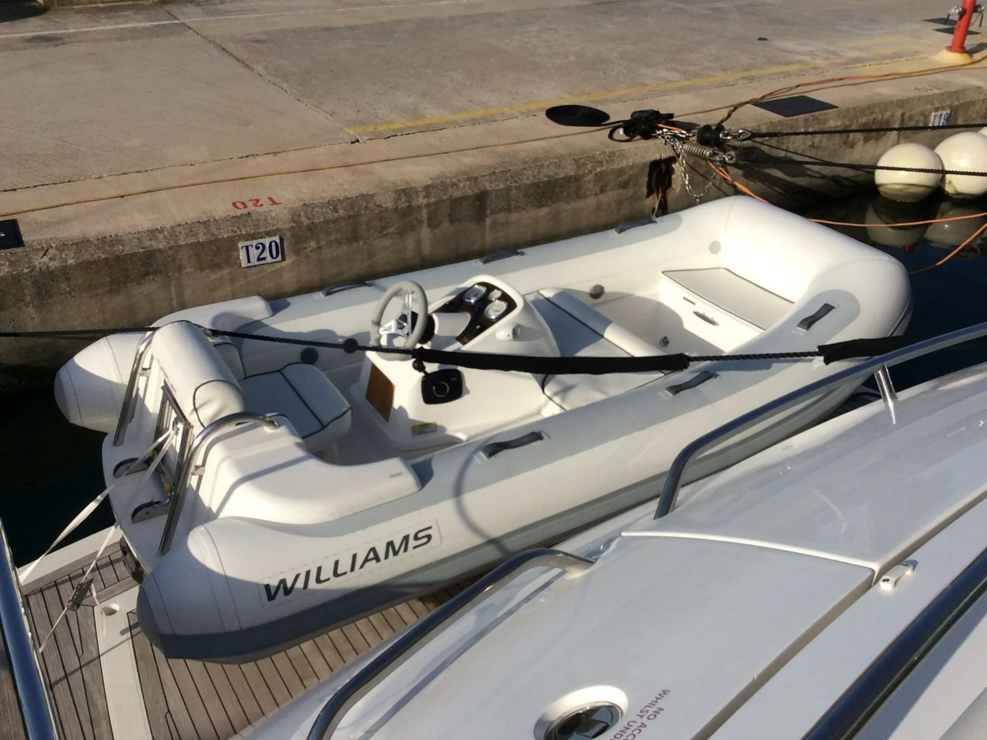 Sunseeker Manhattan 60 2008 For Sale - Photo 3