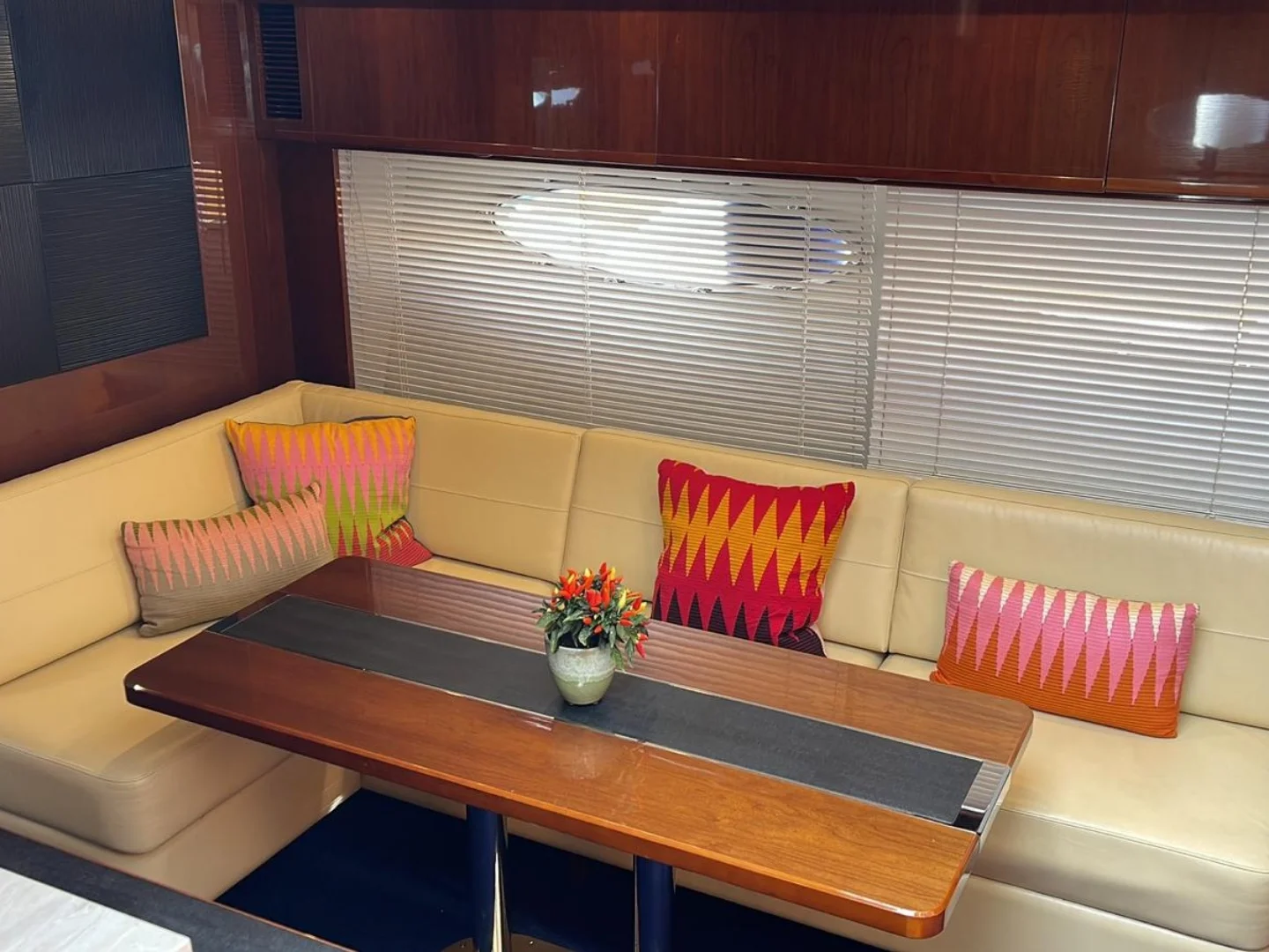 Princess V52 of 2011 for sale Refit 2018 - Photo 23