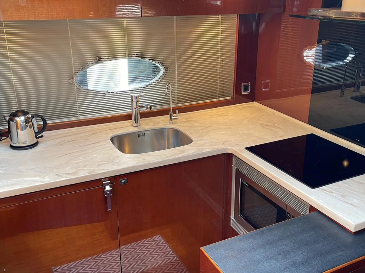 Princess V52 of 2011 for sale Refit 2018 - Photo 24