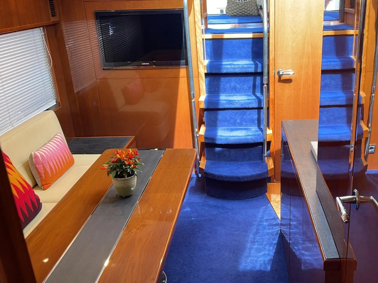 Princess V52 of 2011 for sale Refit 2018 - Photo 19