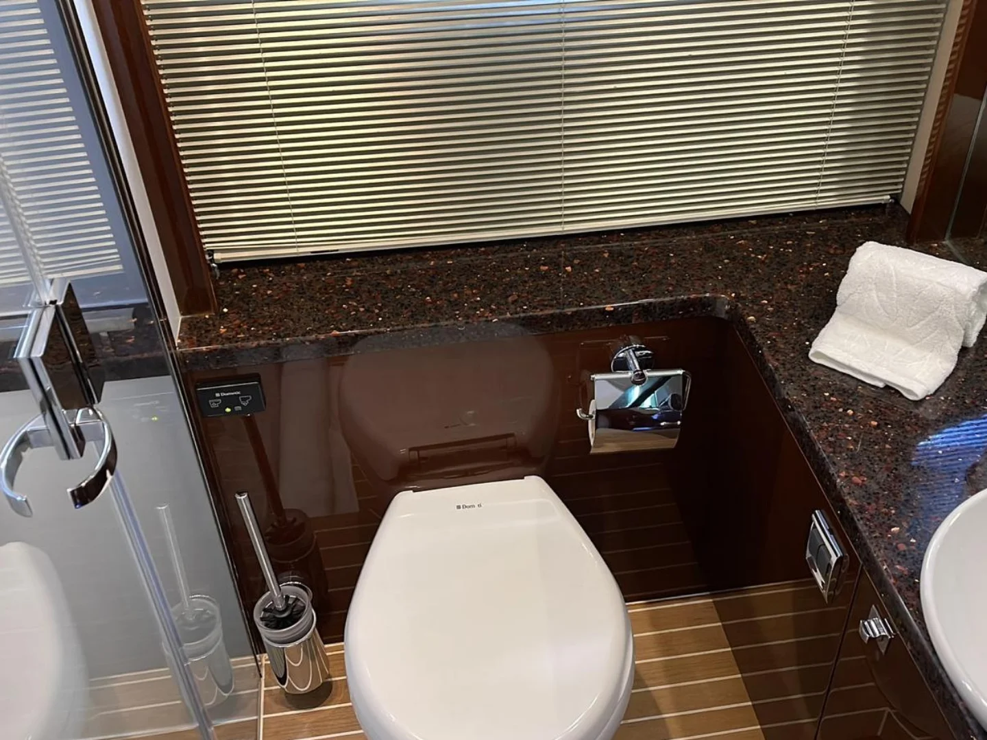 Princess V52 of 2011 for sale Refit 2018 - Photo 14