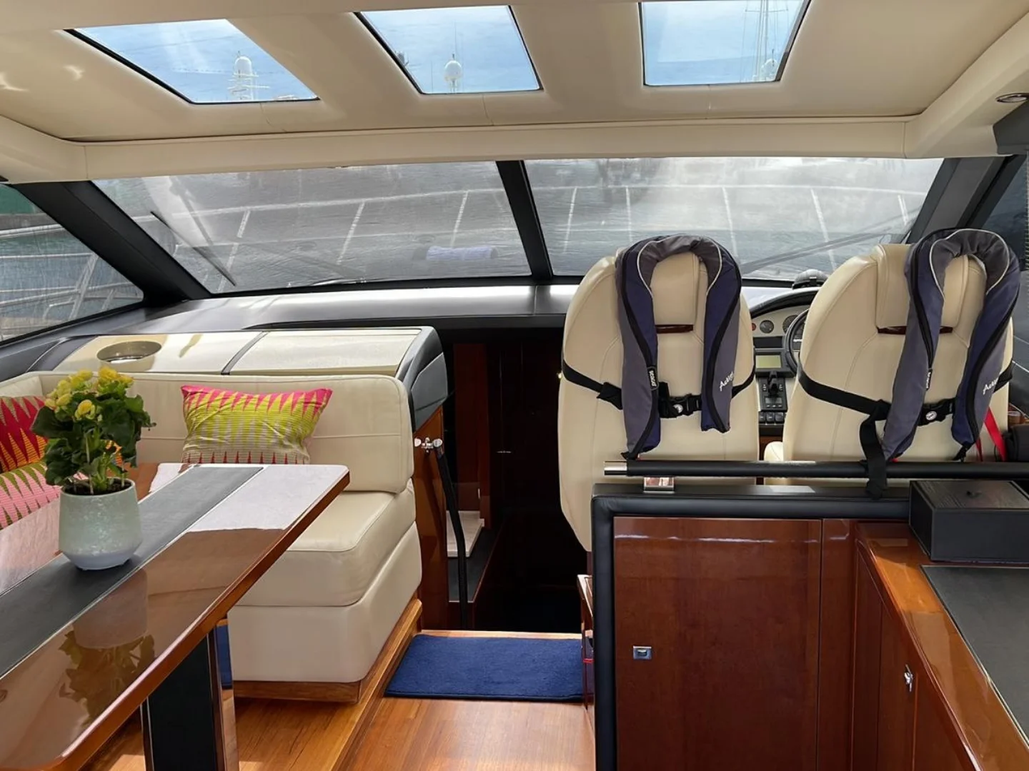 Princess V52 of 2011 for sale Refit 2018 - Photo 11