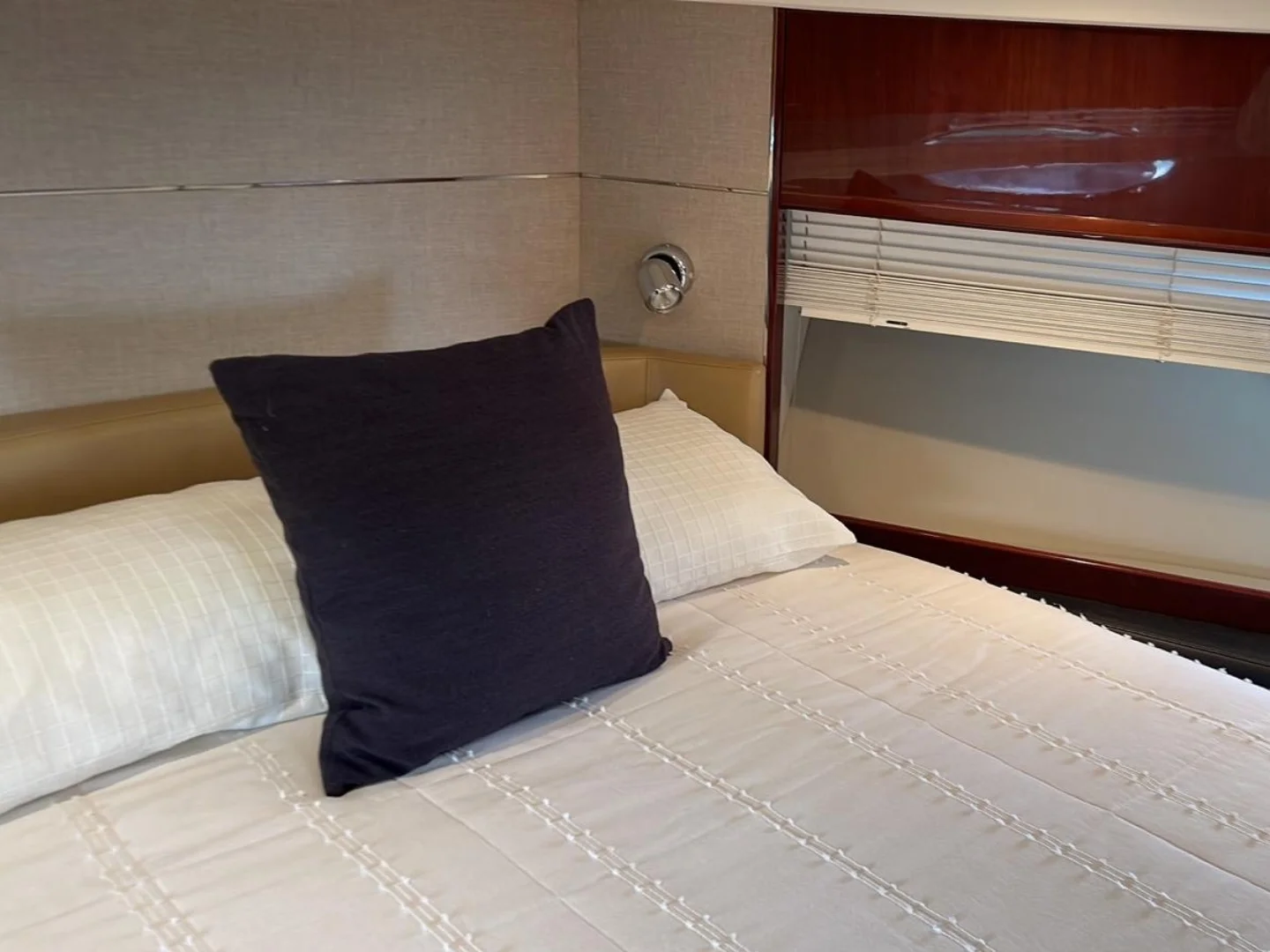 Princess V52 of 2011 for sale Refit 2018 - Photo 20