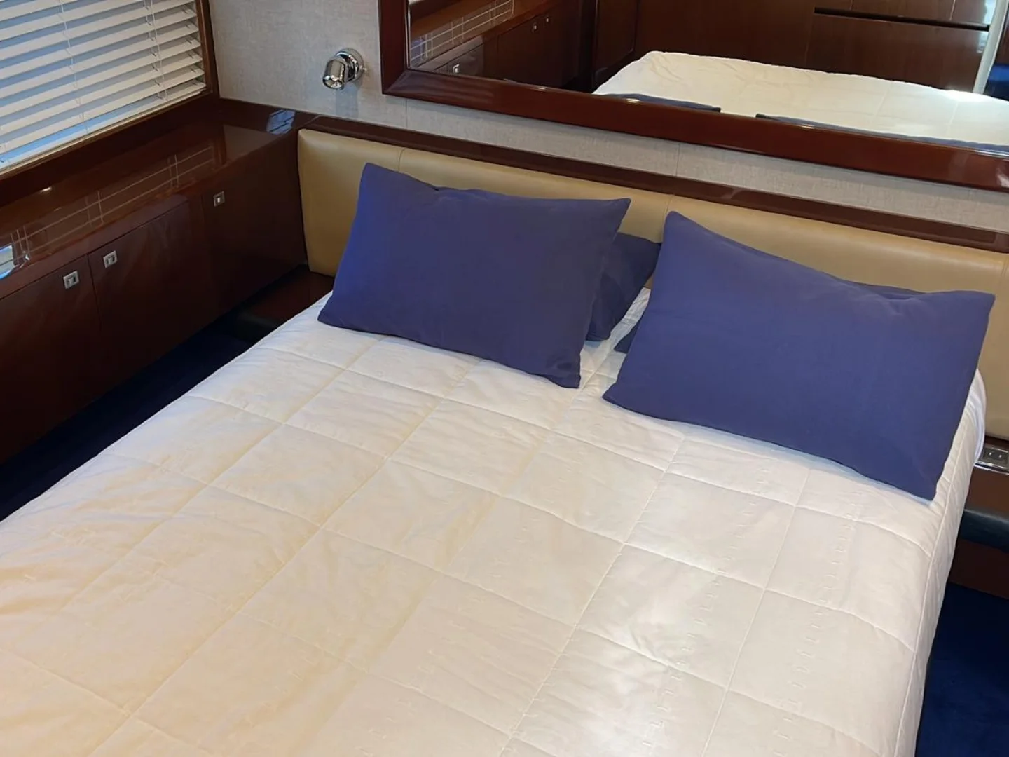 Princess V52 of 2011 for sale Refit 2018 - Photo 17
