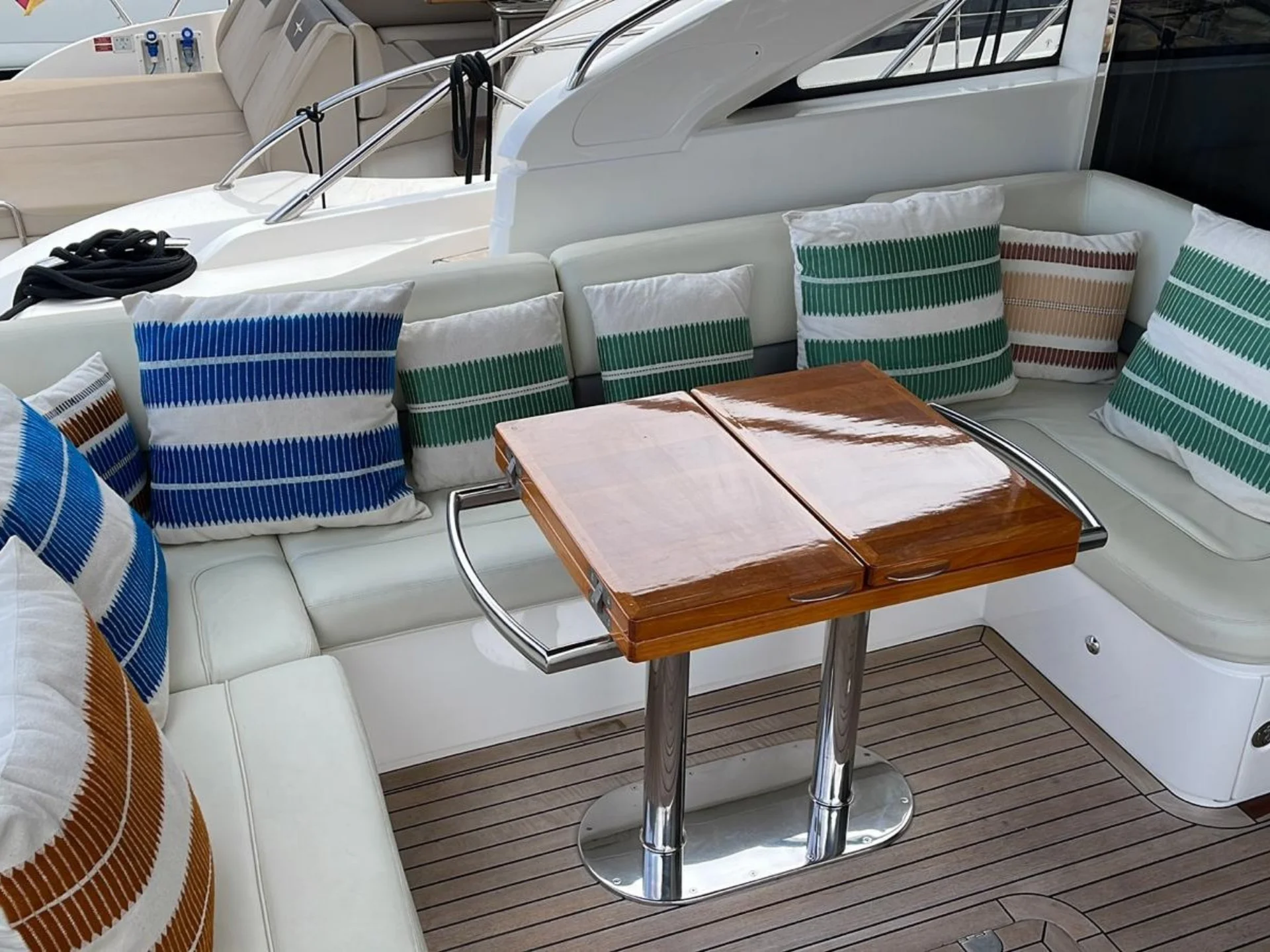 Princess V52 of 2011 for sale Refit 2018 - Photo 2