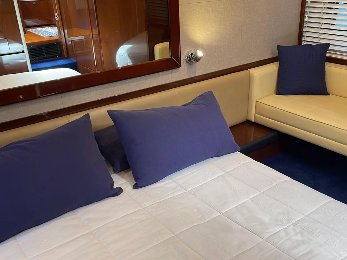 Princess V52 of 2011 for sale Refit 2018 - Photo 15
