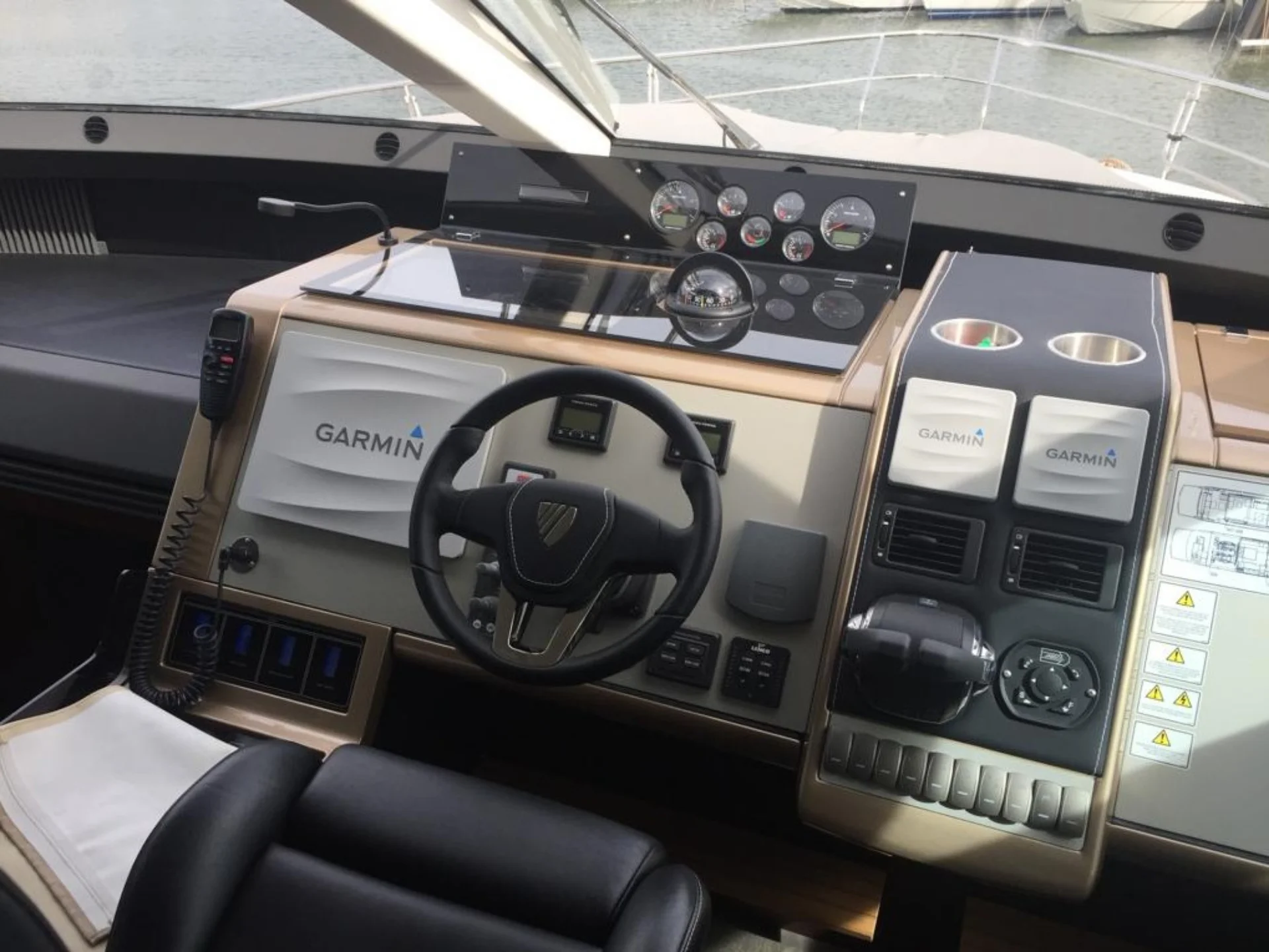 Fairline Squadron 60 2015 - Photo 9