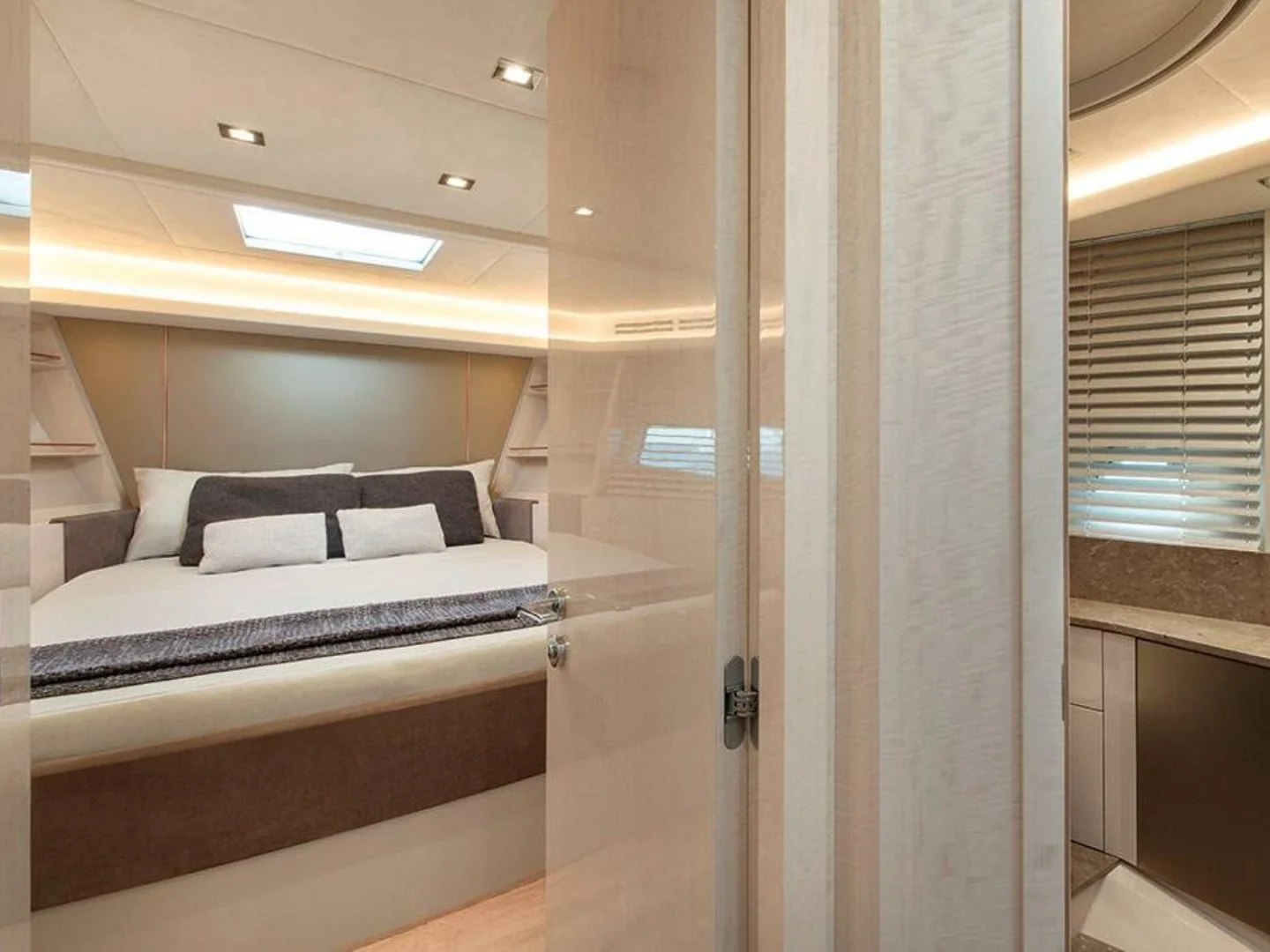 2020 Monte Carlo Yachts MCY 66 - Photo 25