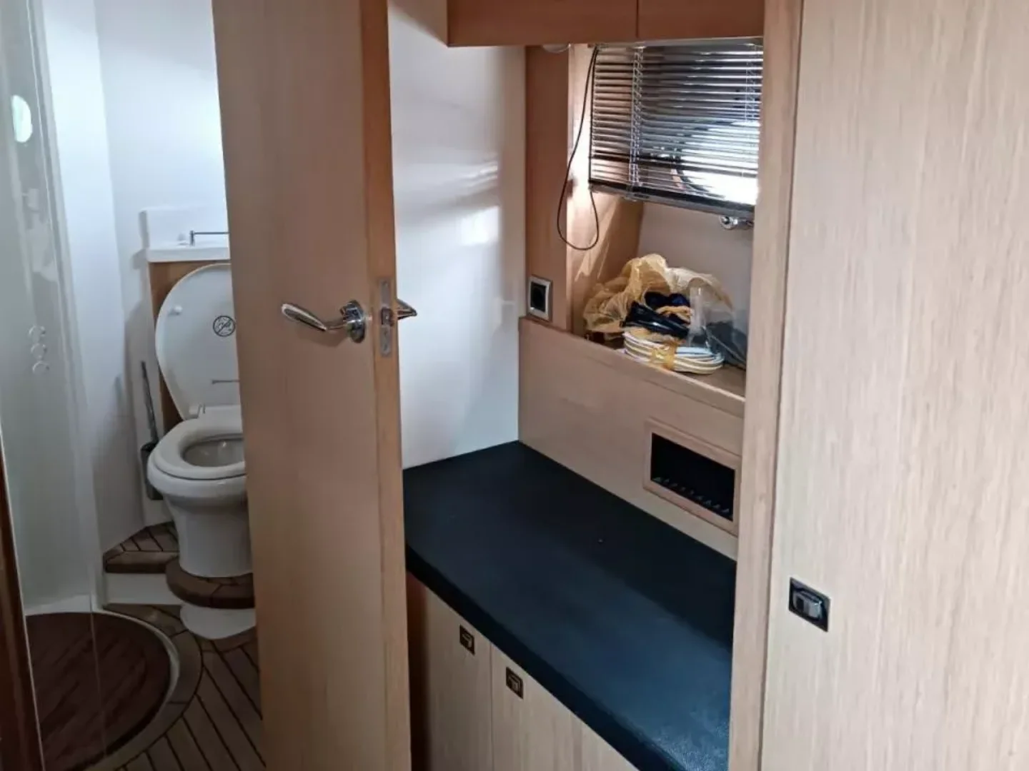 2011 Princess 43  - Photo 18