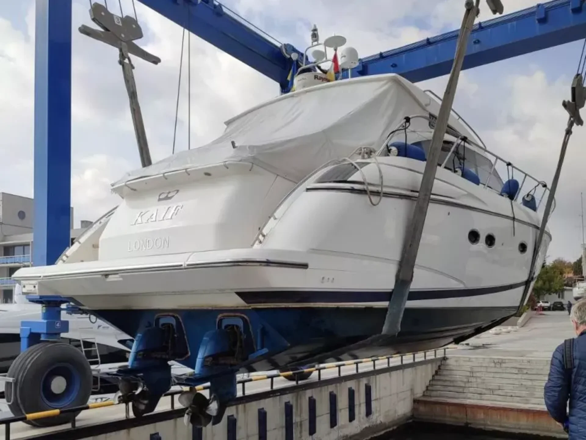 2011 Princess 43  - Photo 5