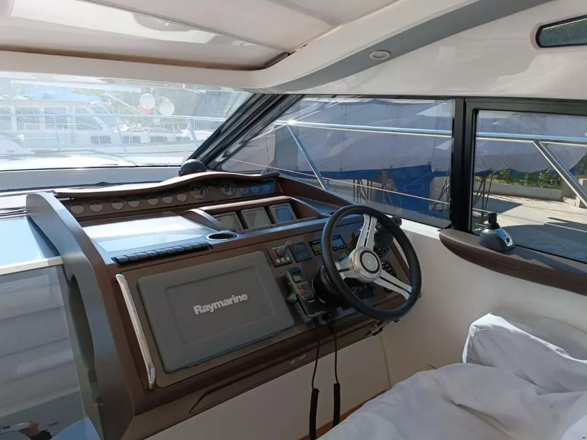 2011 Princess 43  - Photo 8